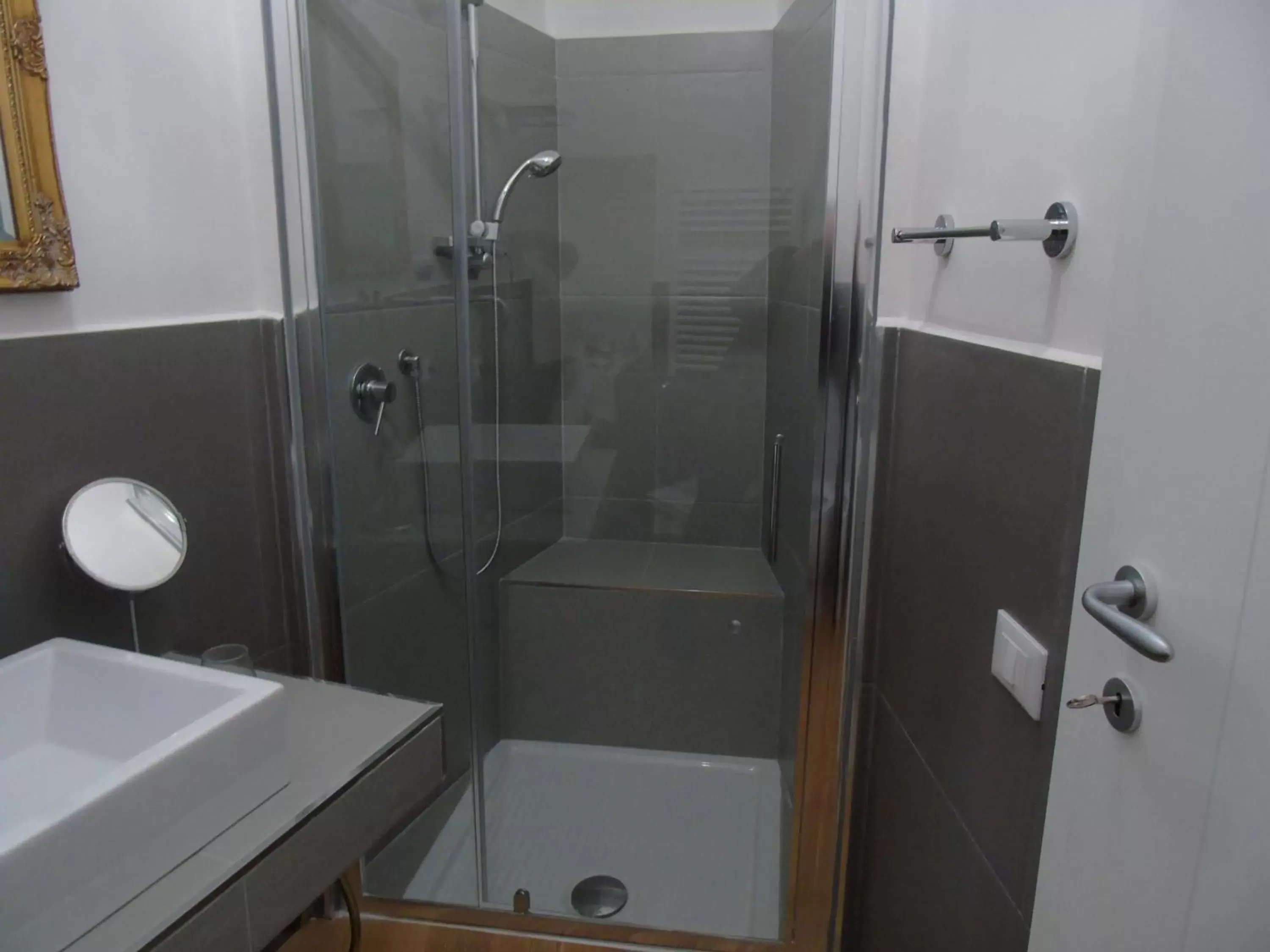 Shower, Bathroom in Room Inn Vatican