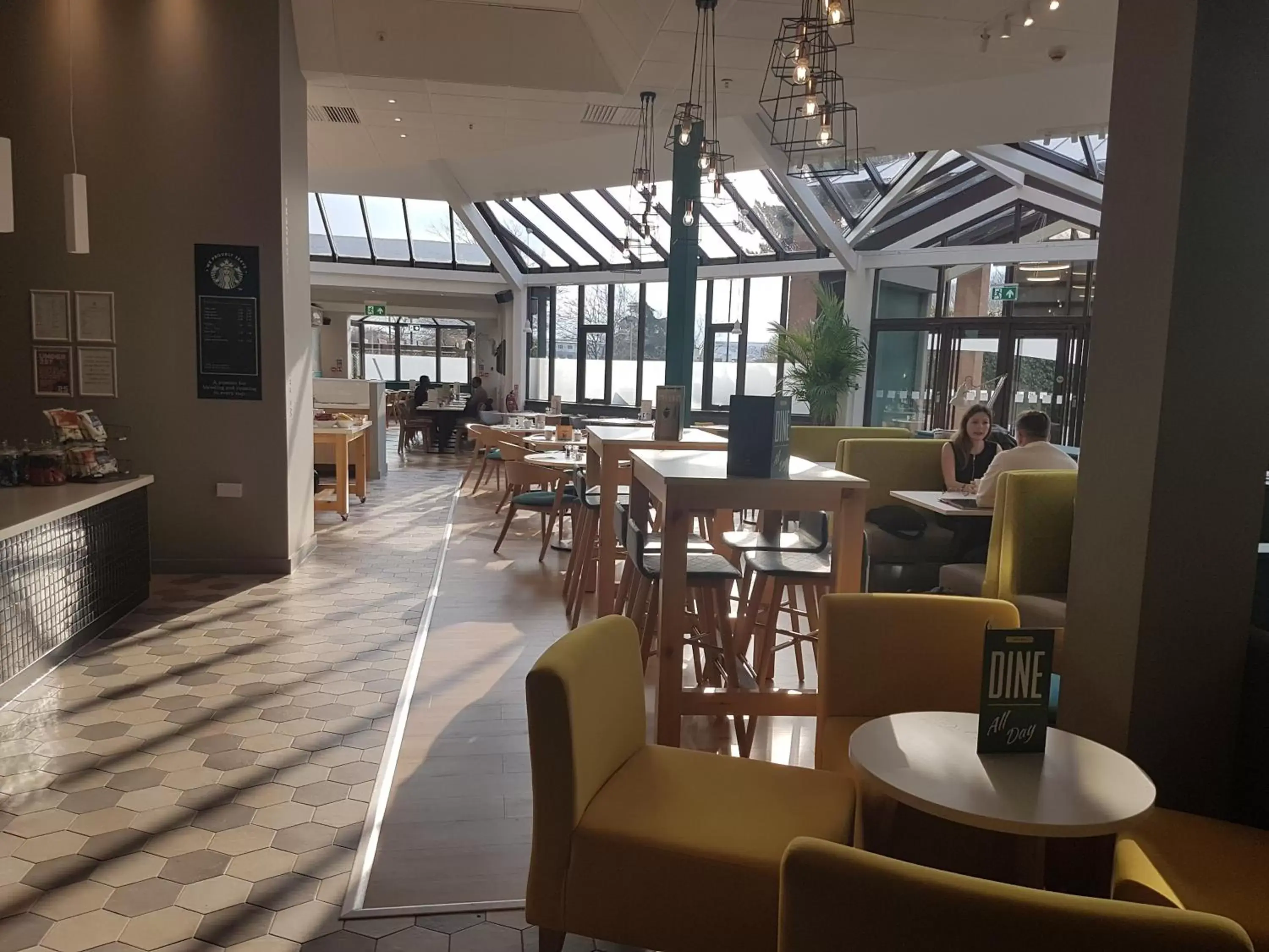 Lounge or bar, Restaurant/Places to Eat in Holiday Inn Leamington Spa - Warwick, an IHG Hotel