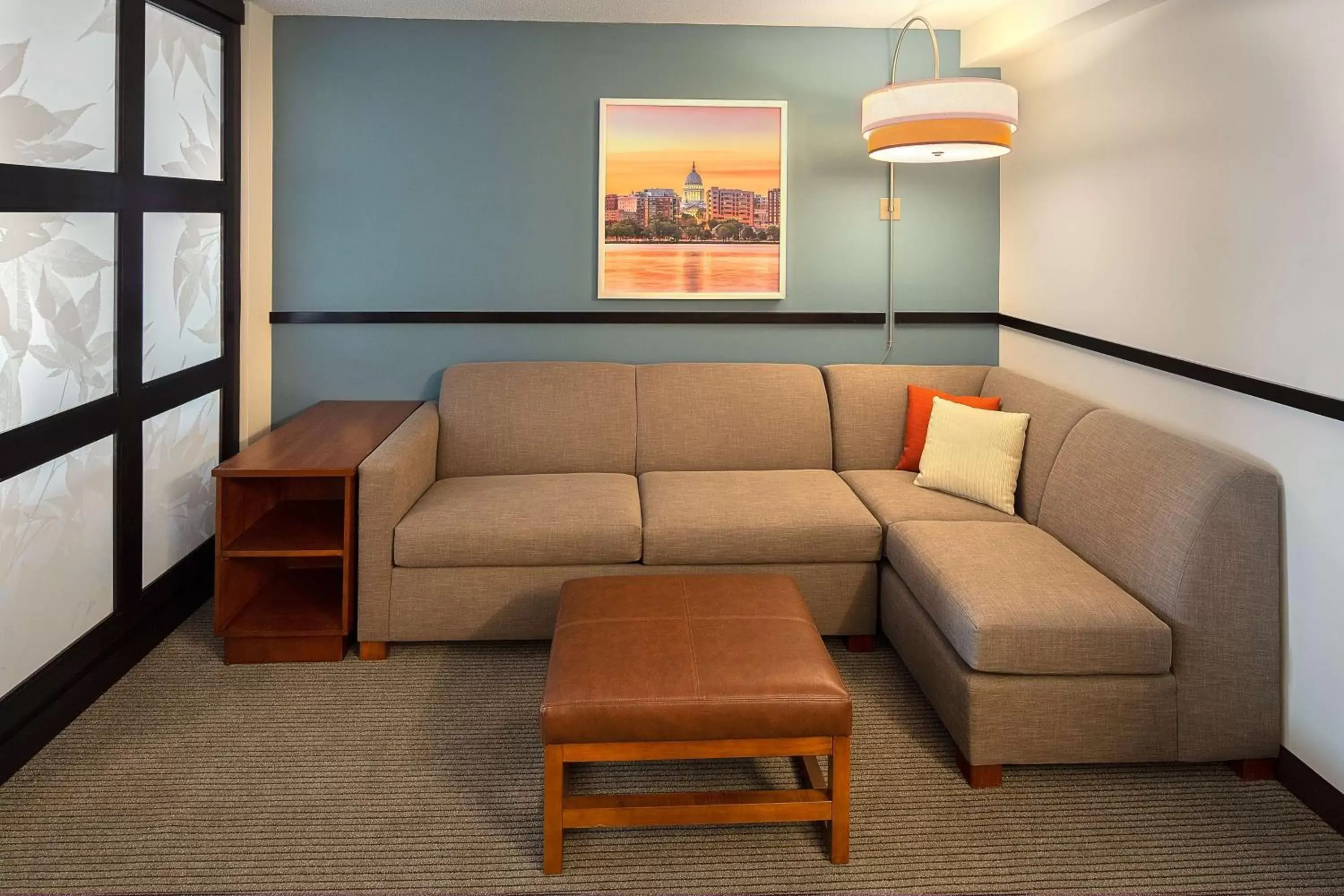 Photo of the whole room, Seating Area in Hyatt Place Madison/Downtown