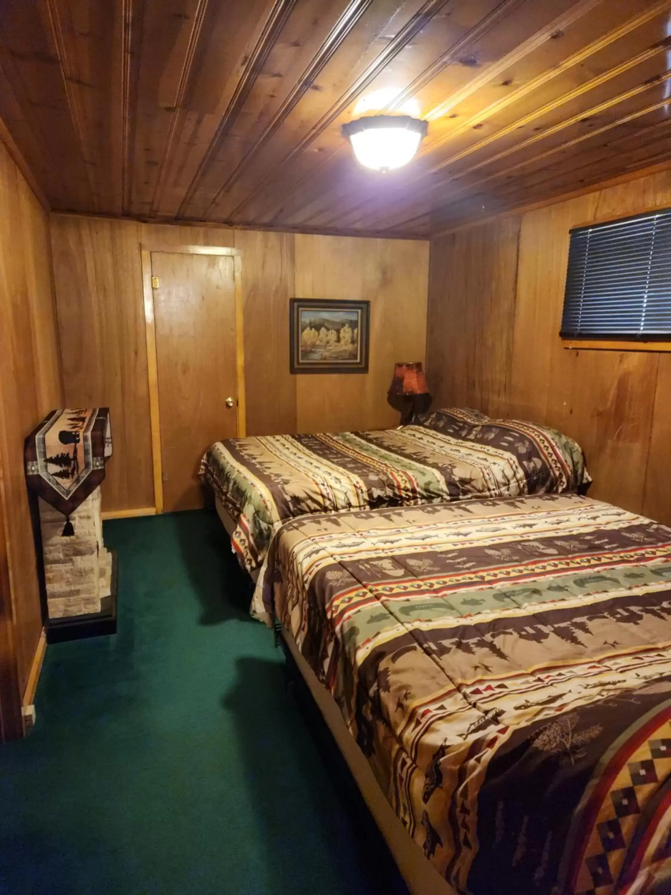 Bed in Eagle Nest Fly Shack & Lodge
