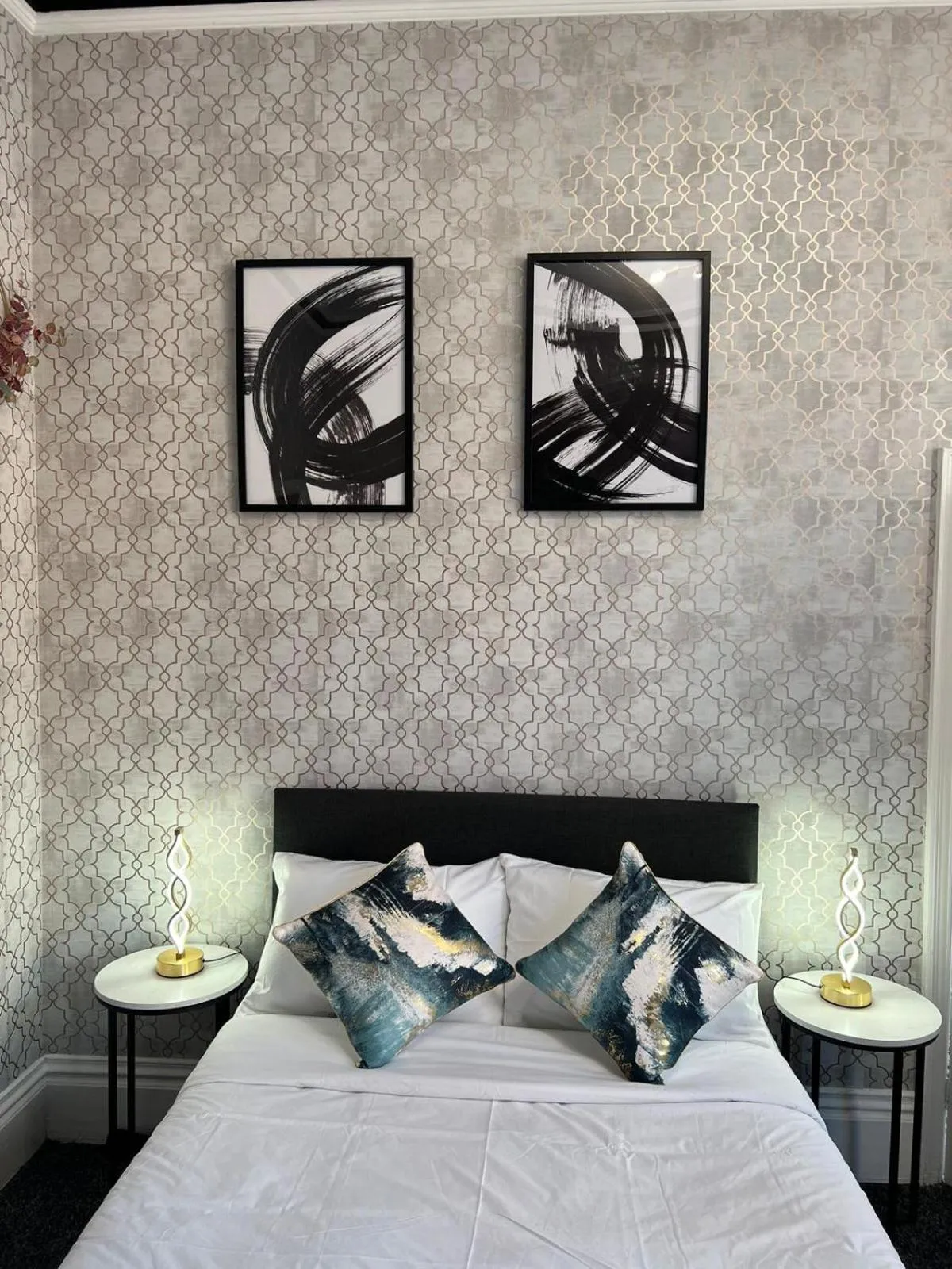 Bedroom in OYO Marine Parade Hotel, Eastbourne Pier