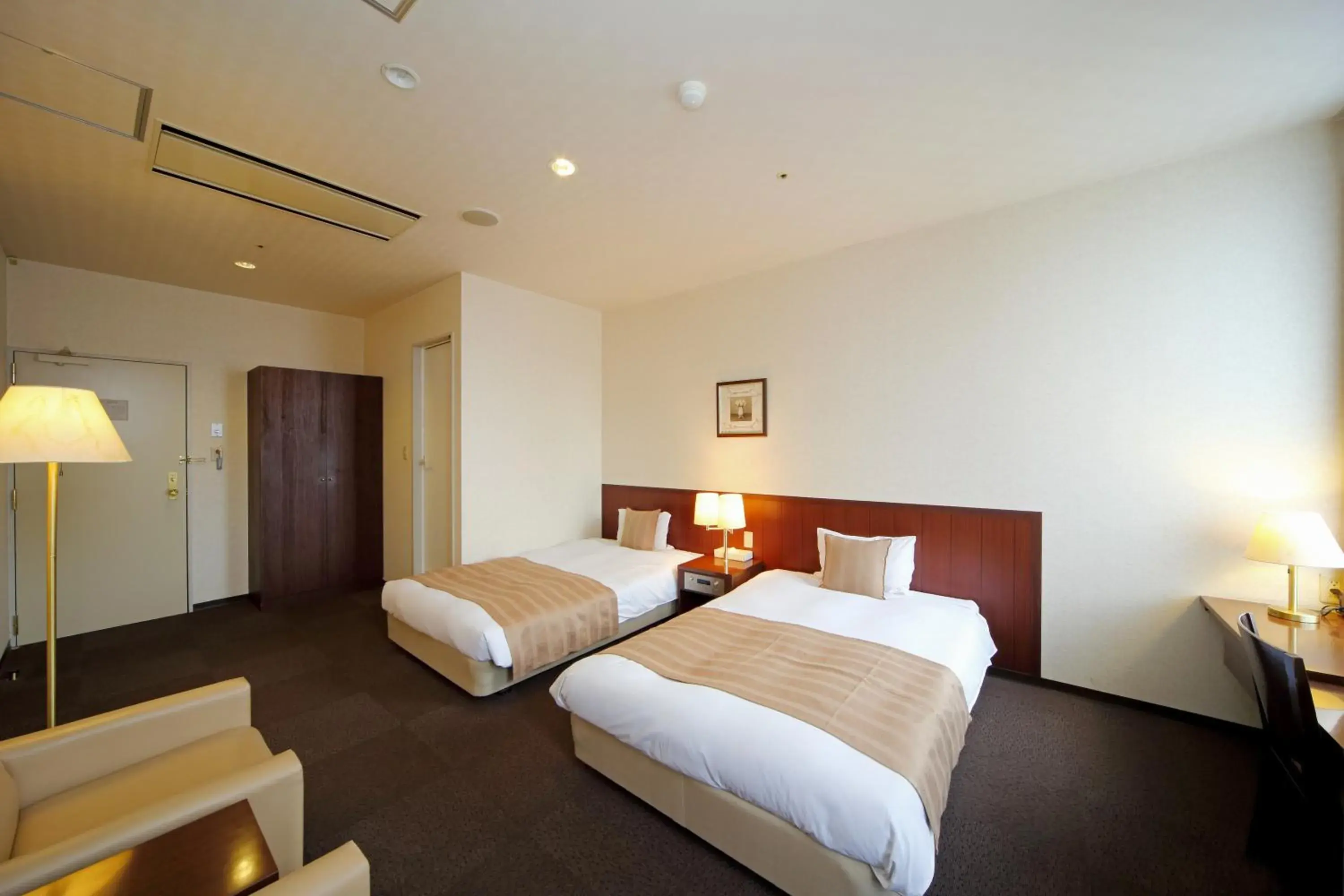 Large Twin Room in Asahikawa Toyo Hotel