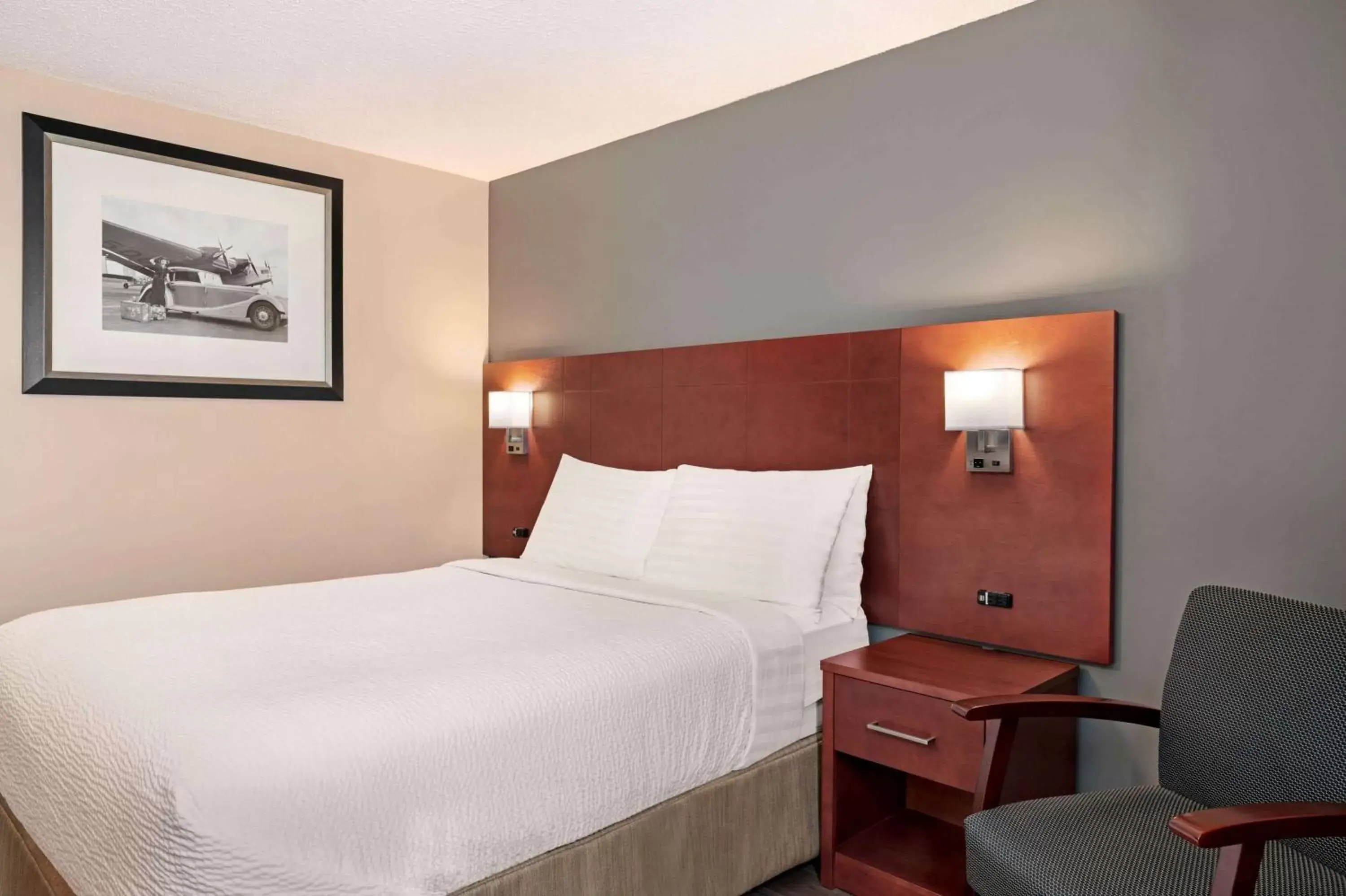 Photo of the whole room, Bed in Days Inn by Wyndham Fredericton