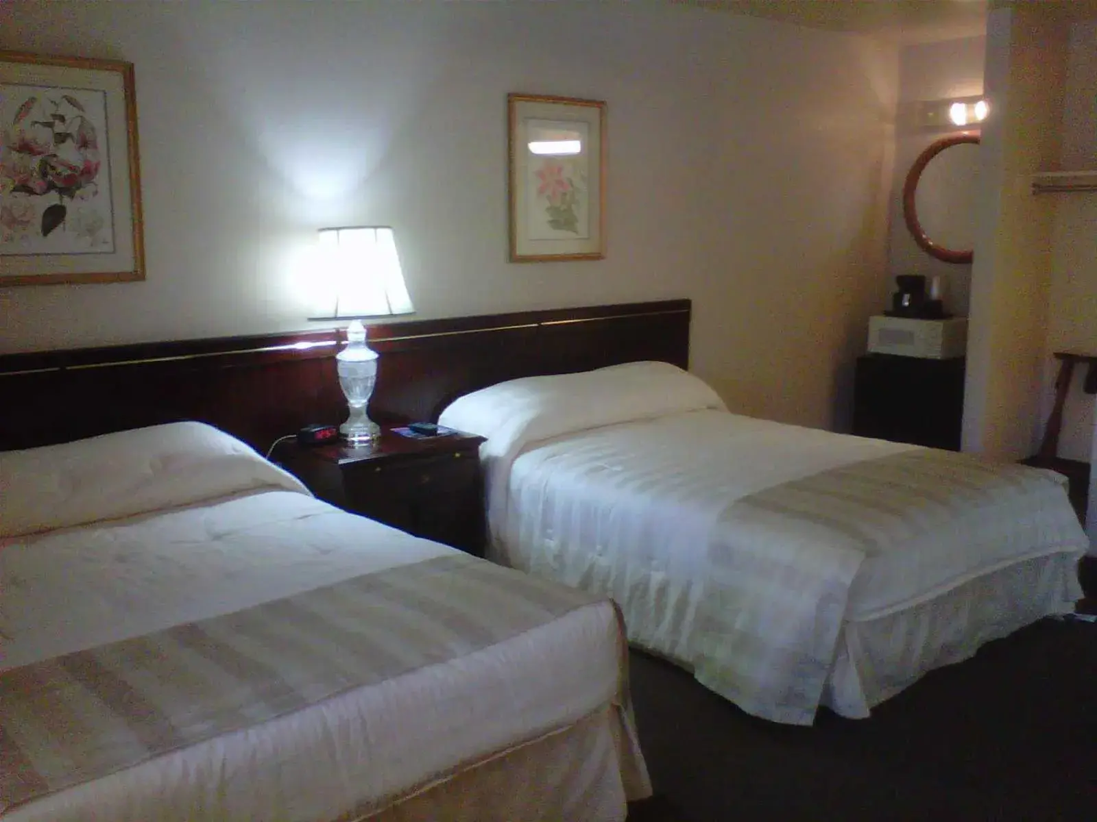 Bed in Caravelle Inn & Suites