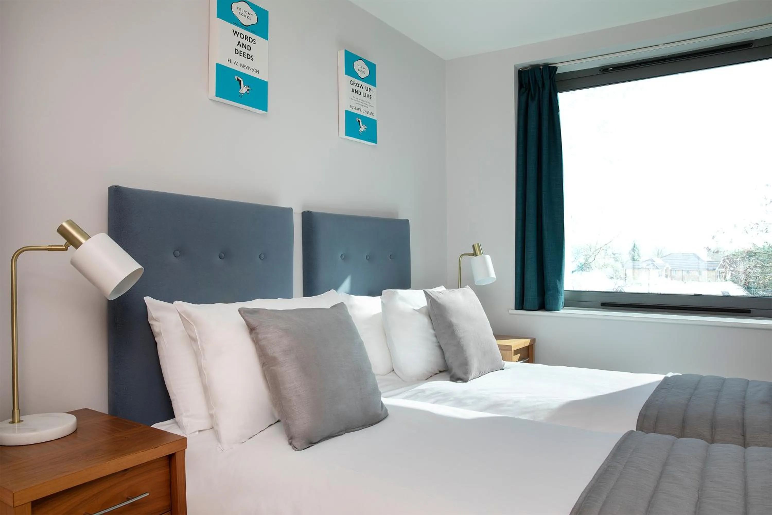 Bedroom, Bed in HQ Aparthotel Farnborough