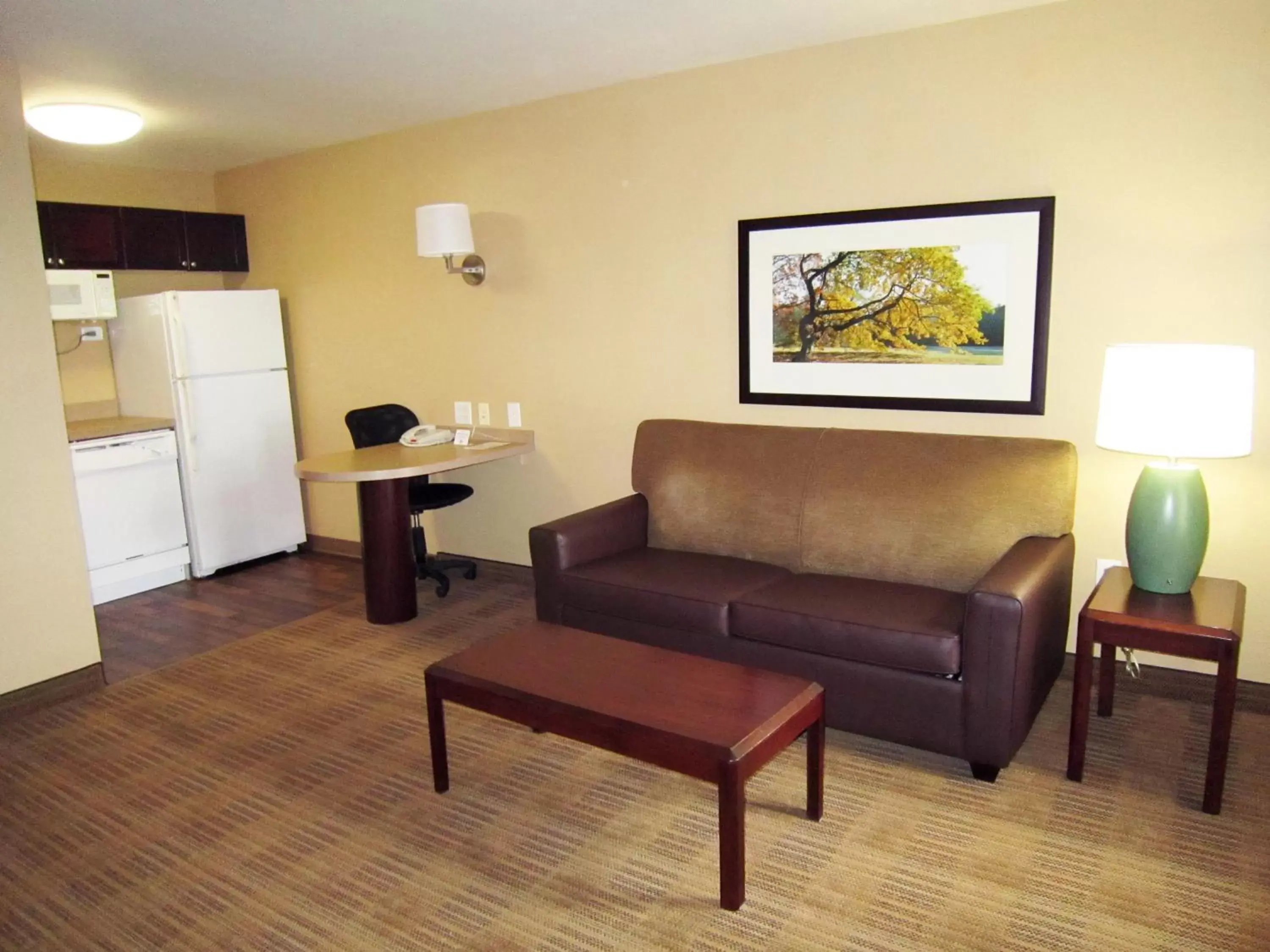 Kitchen or kitchenette, Seating Area in Extended Stay America Suites - Austin - Northwest - Research Park