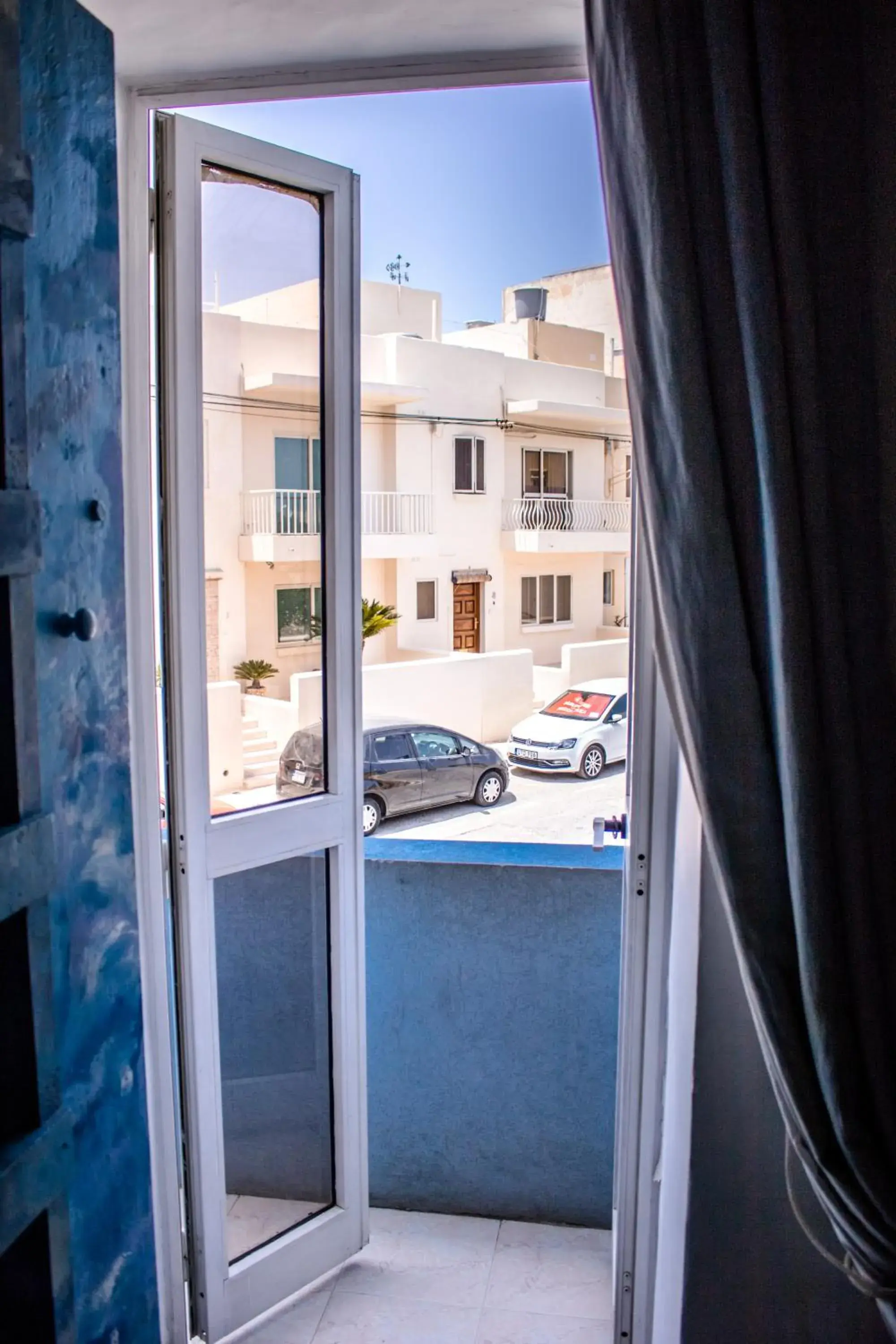 Balcony/Terrace, Pool View in Hostel Malti Budget