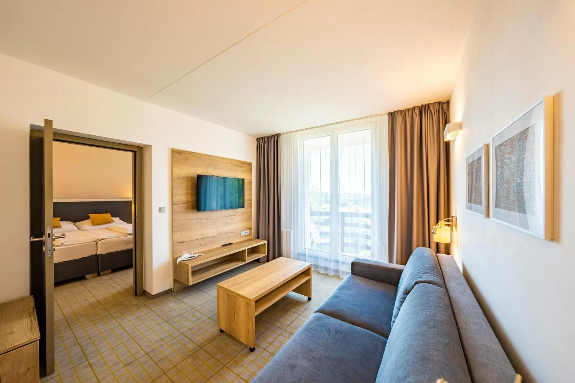 Living room, Bed in Hotel SKI