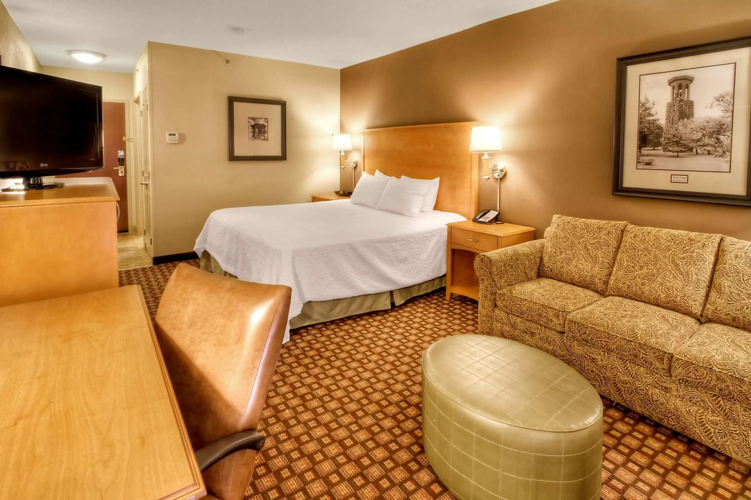 Bedroom in Hampton Inn & Suites Nashville-Vanderbilt-Elliston Place