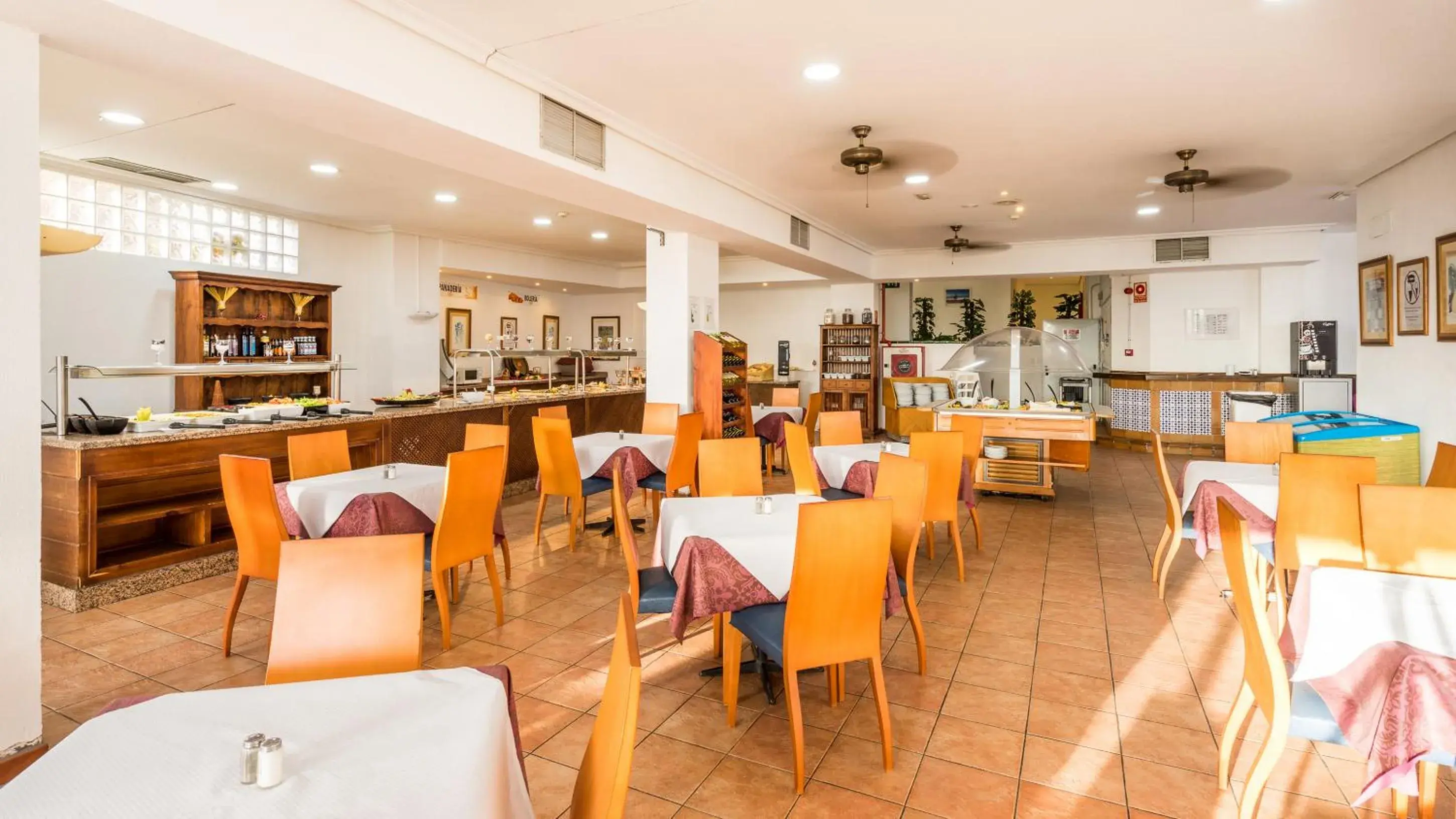 Restaurant/Places to Eat in Blue Sea Apartamentos Callao Garden