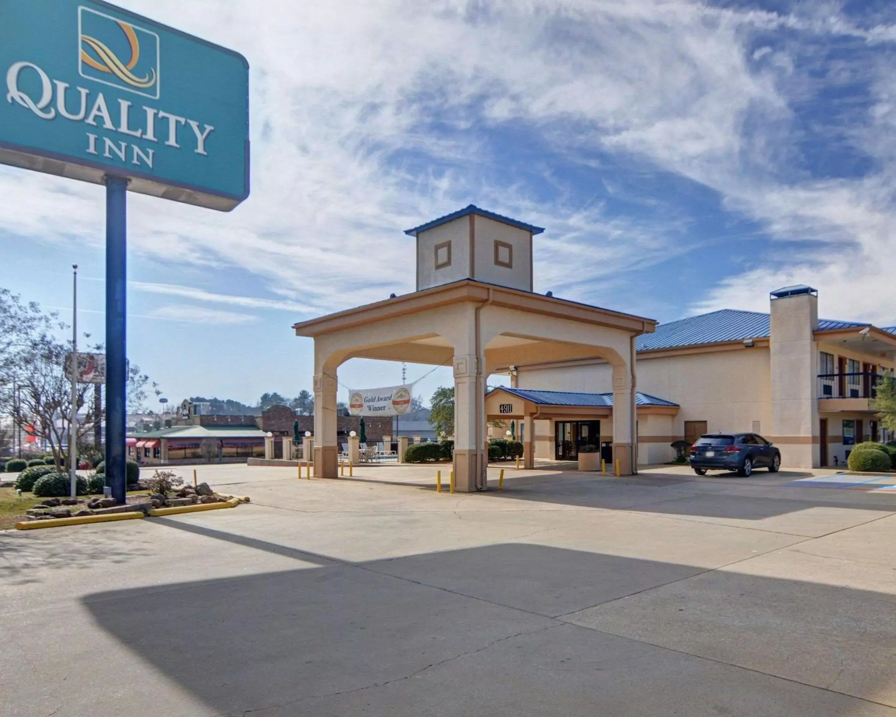 Property building in Quality Inn Marshall