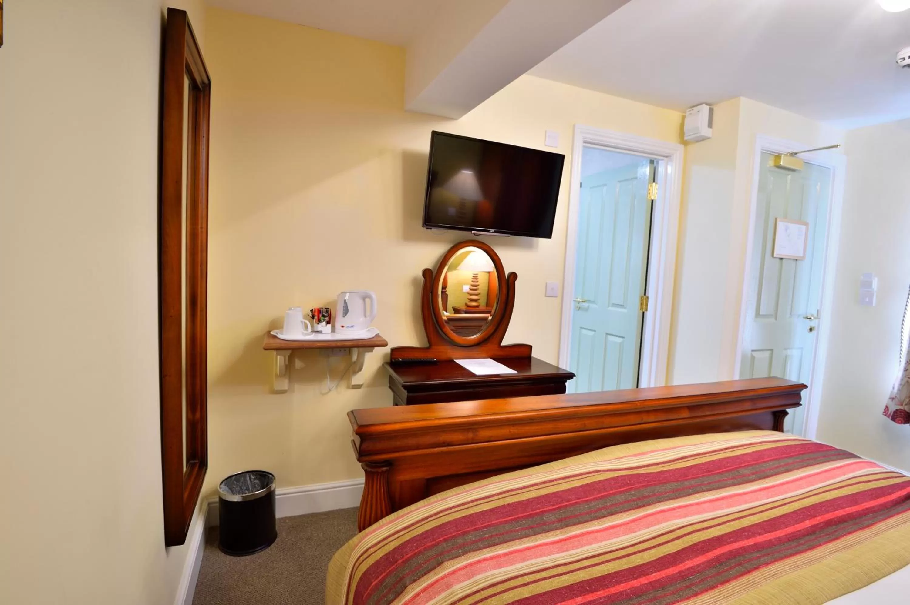 Bed in The Talbot Hotel