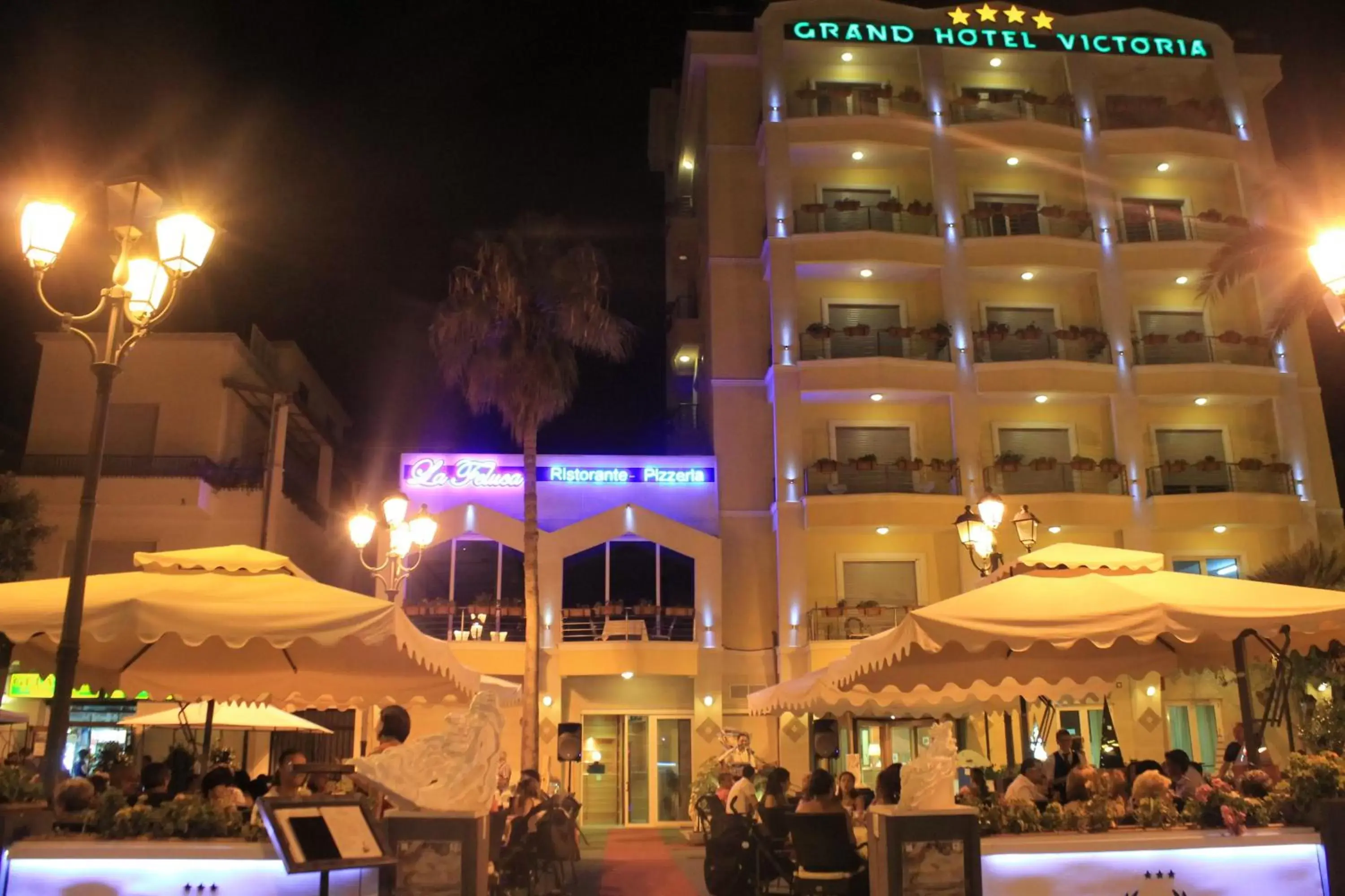 Facade/entrance, Property Building in Grand Hotel Victoria