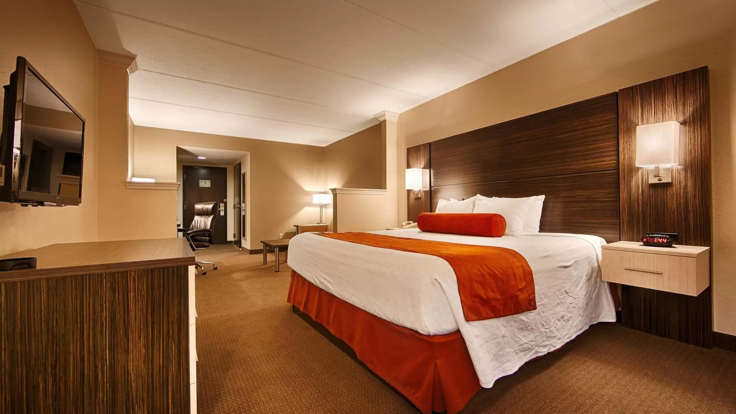 Bedroom, Bed in Best Western Airport Inn & Suites