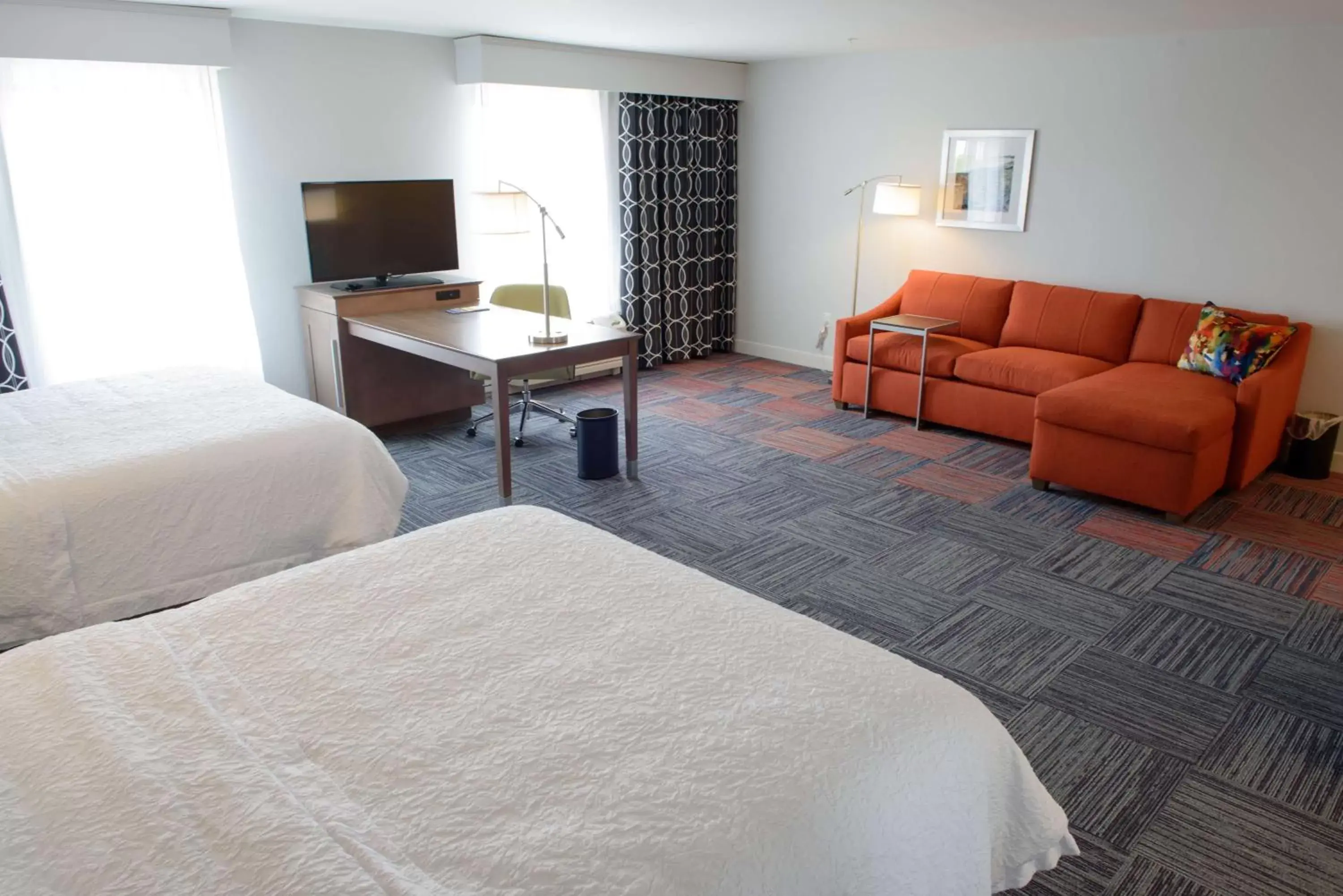 Bedroom, TV/Entertainment Center in Hampton Inn & Suites Bay City