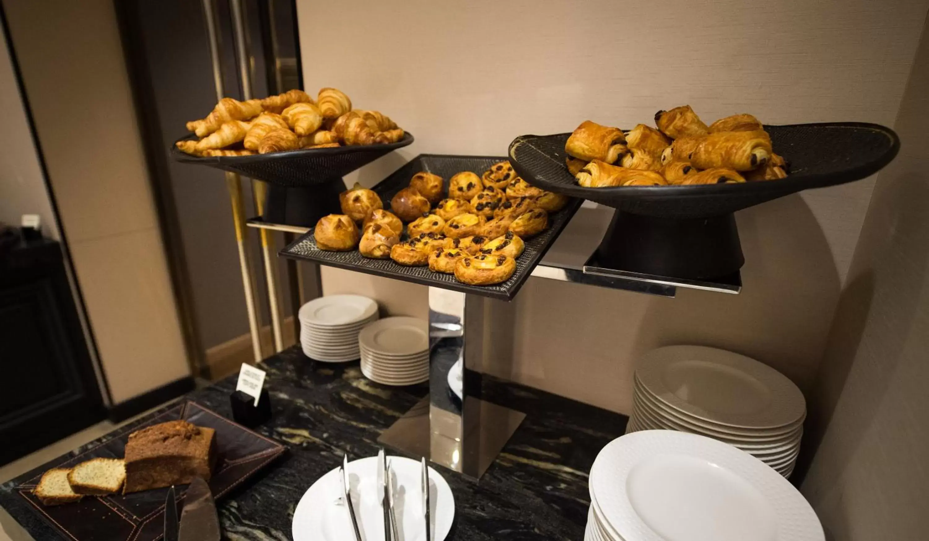 Breakfast, Food in Grand Hotel La Cloche Dijon - MGallery