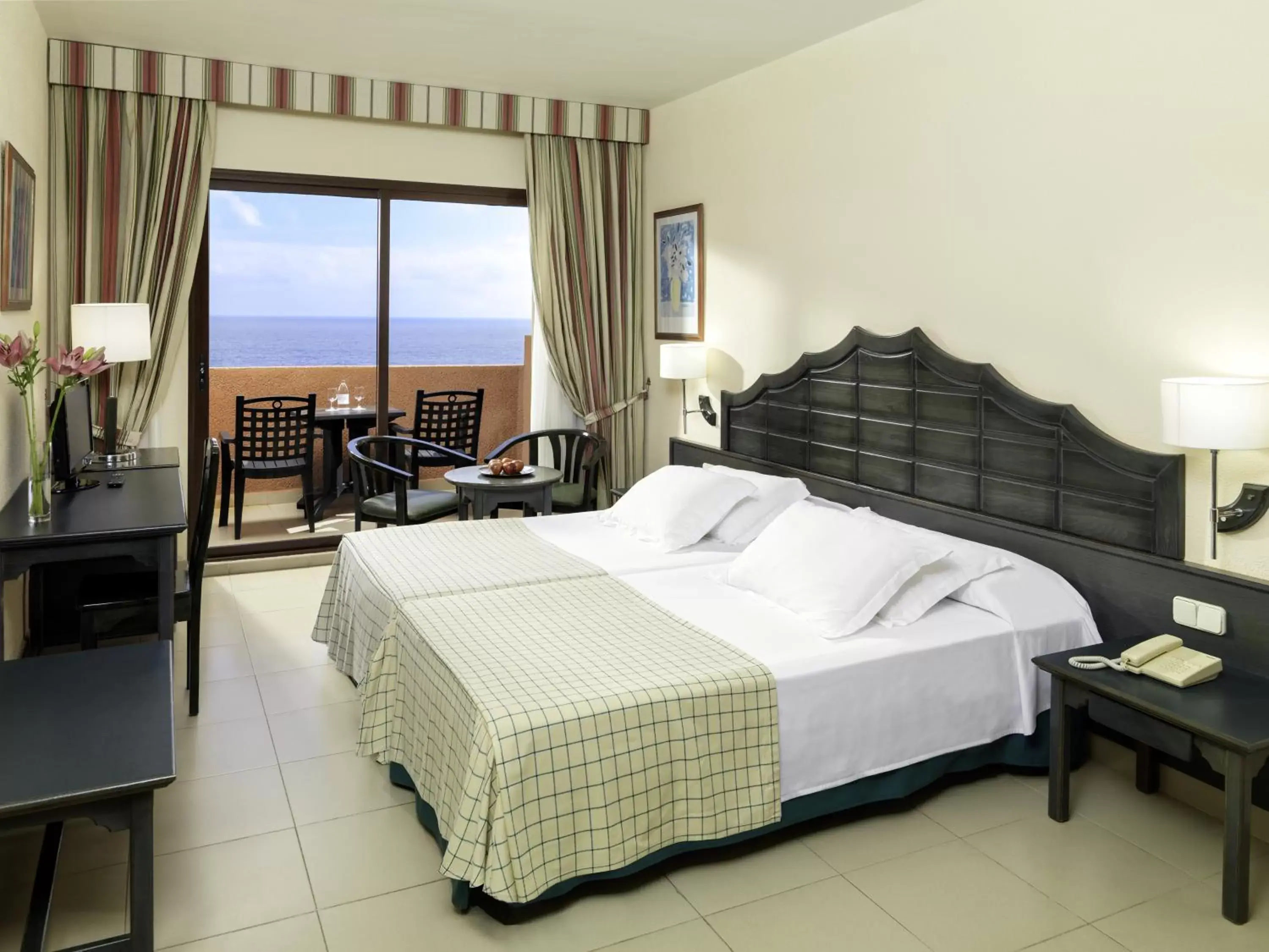 Bed in H10 Taburiente Playa