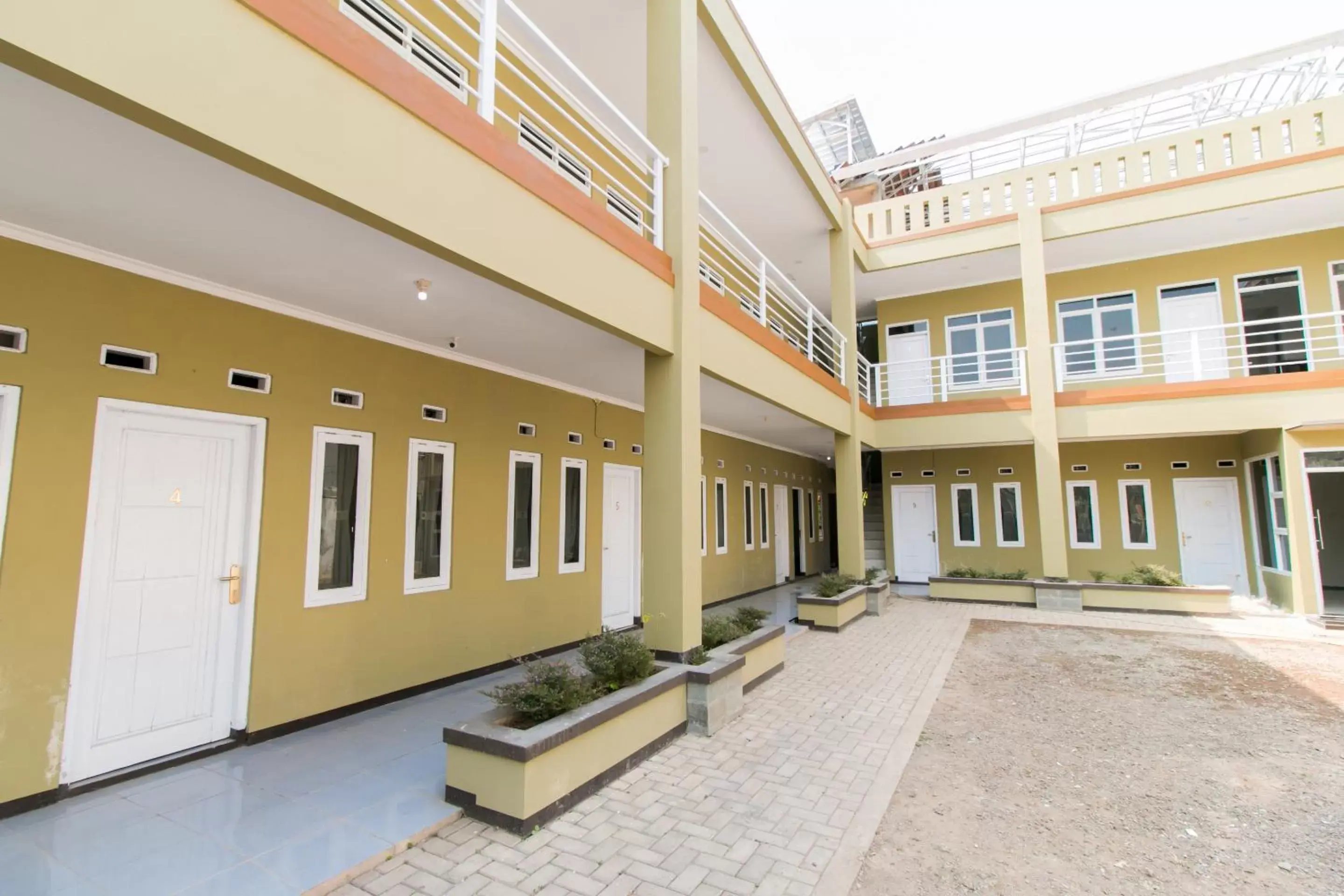 Facade/entrance, Property Building in OYO 1078 Fakhira Residence