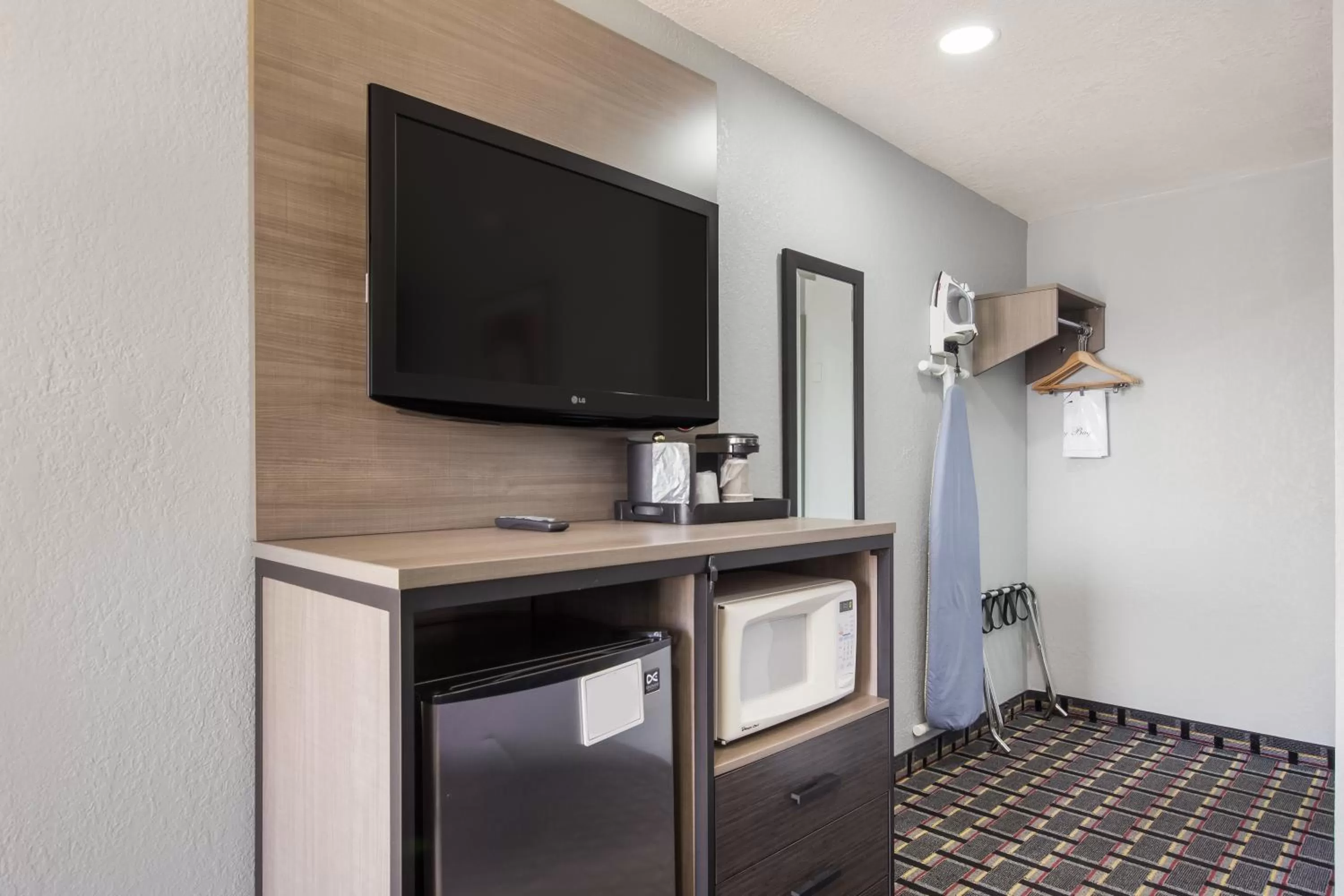 Knights Inn and Suites Salem