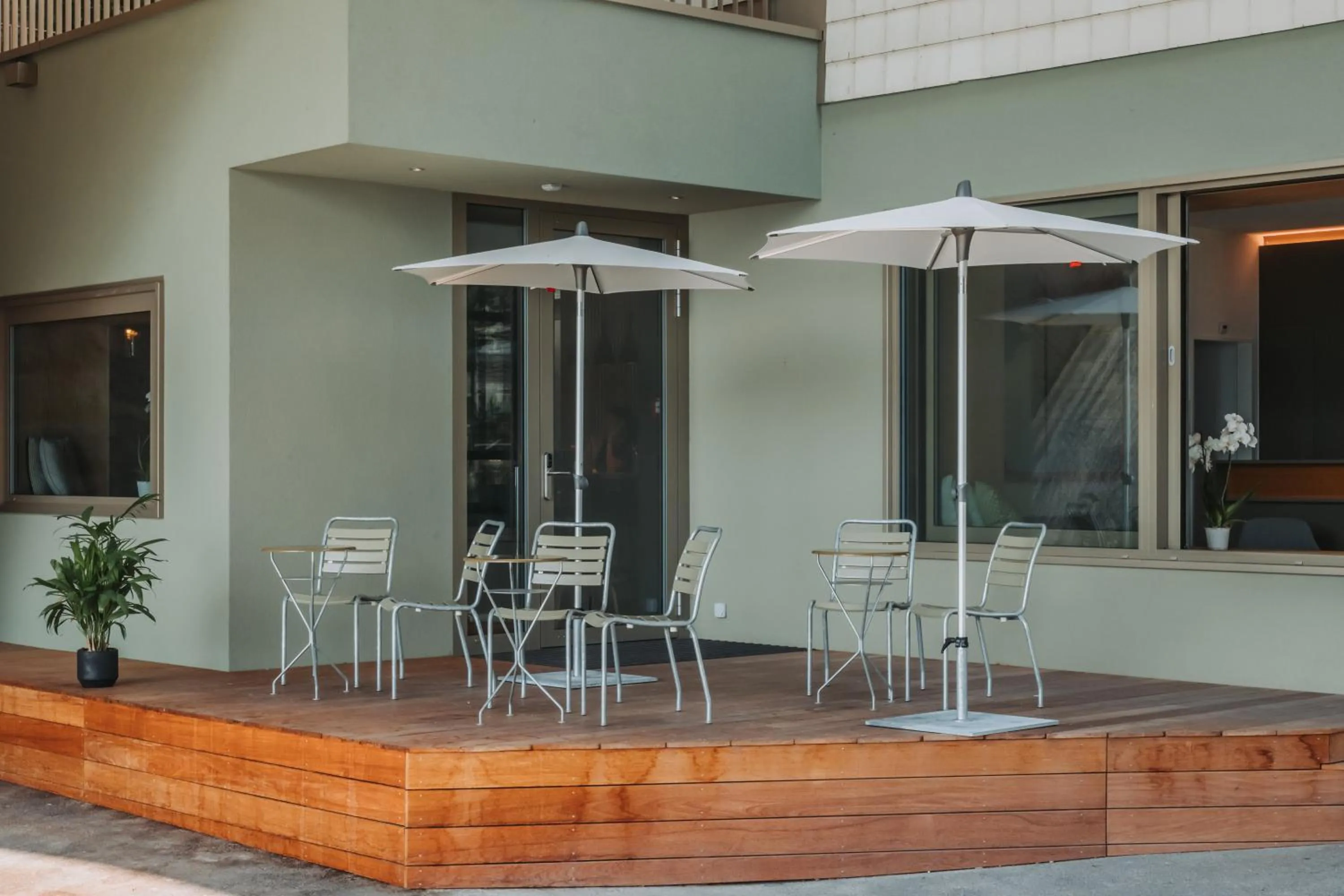 Facade/entrance in Montreux Youth Hostel