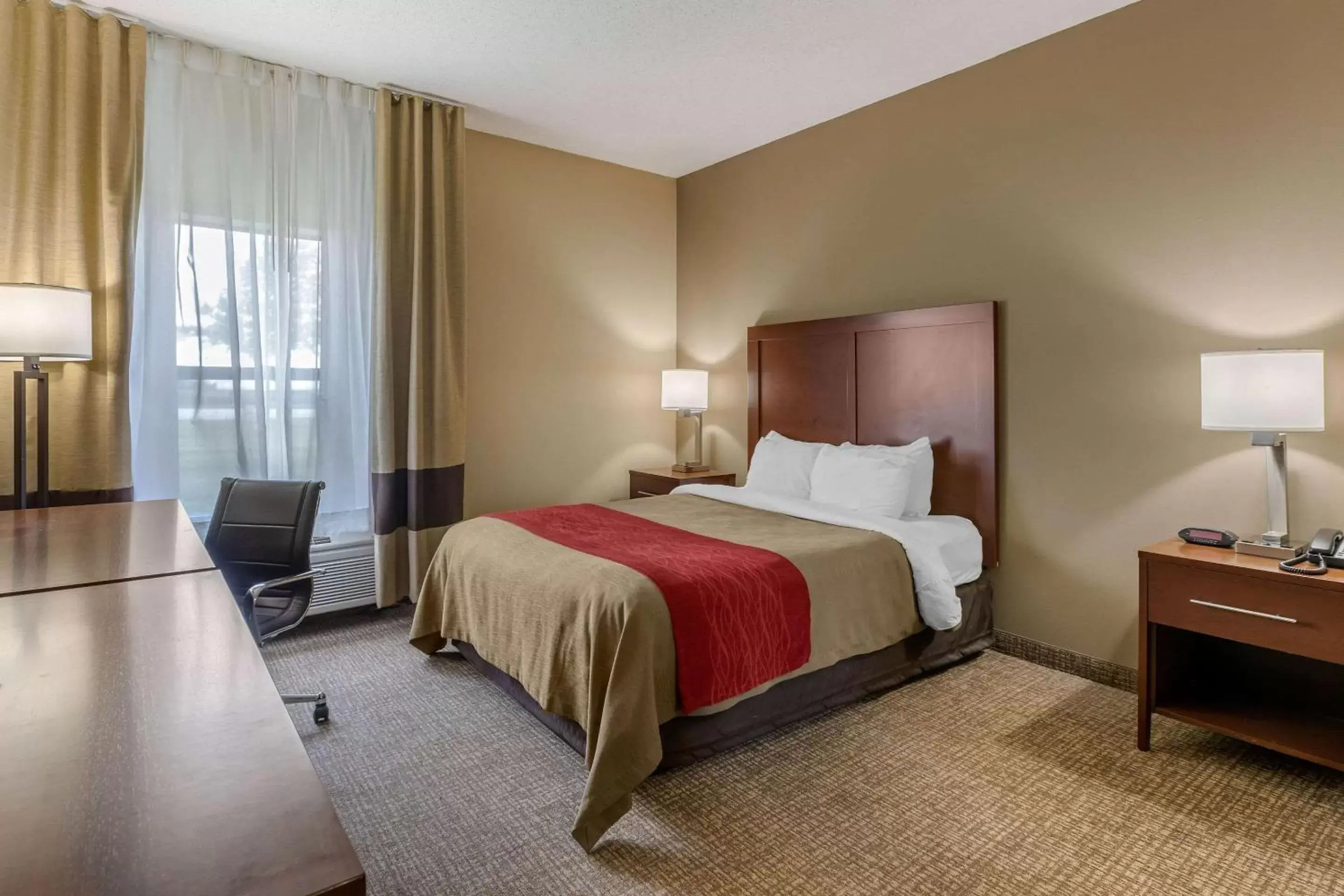 Photo of the whole room, Bed in Comfort Inn Walcott near Davenport