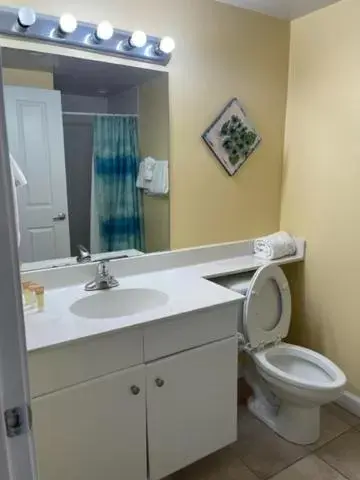 Bathroom in Shores of Panama Resort