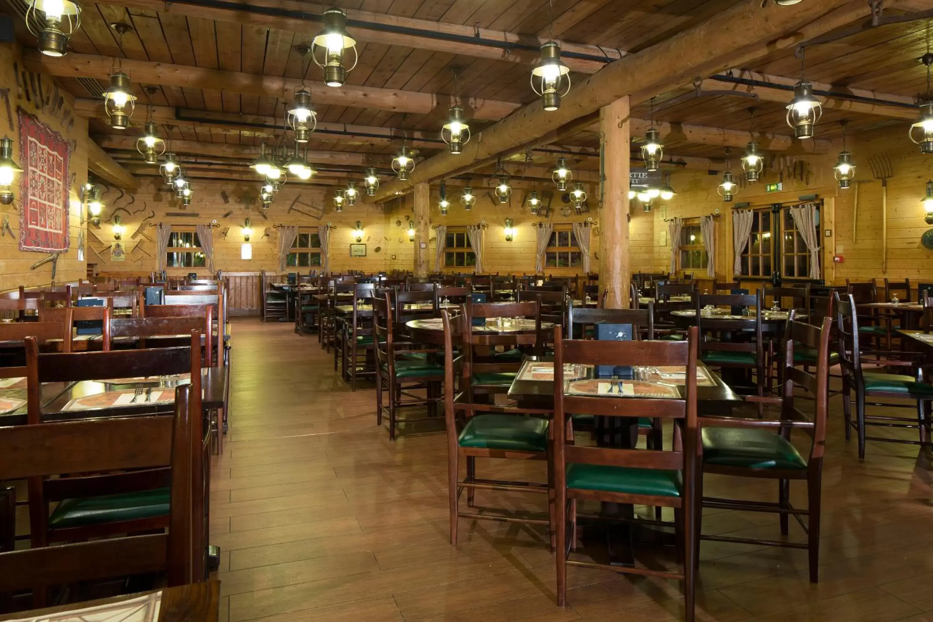 Food, Restaurant/Places to Eat in Disney Davy Crockett Ranch
