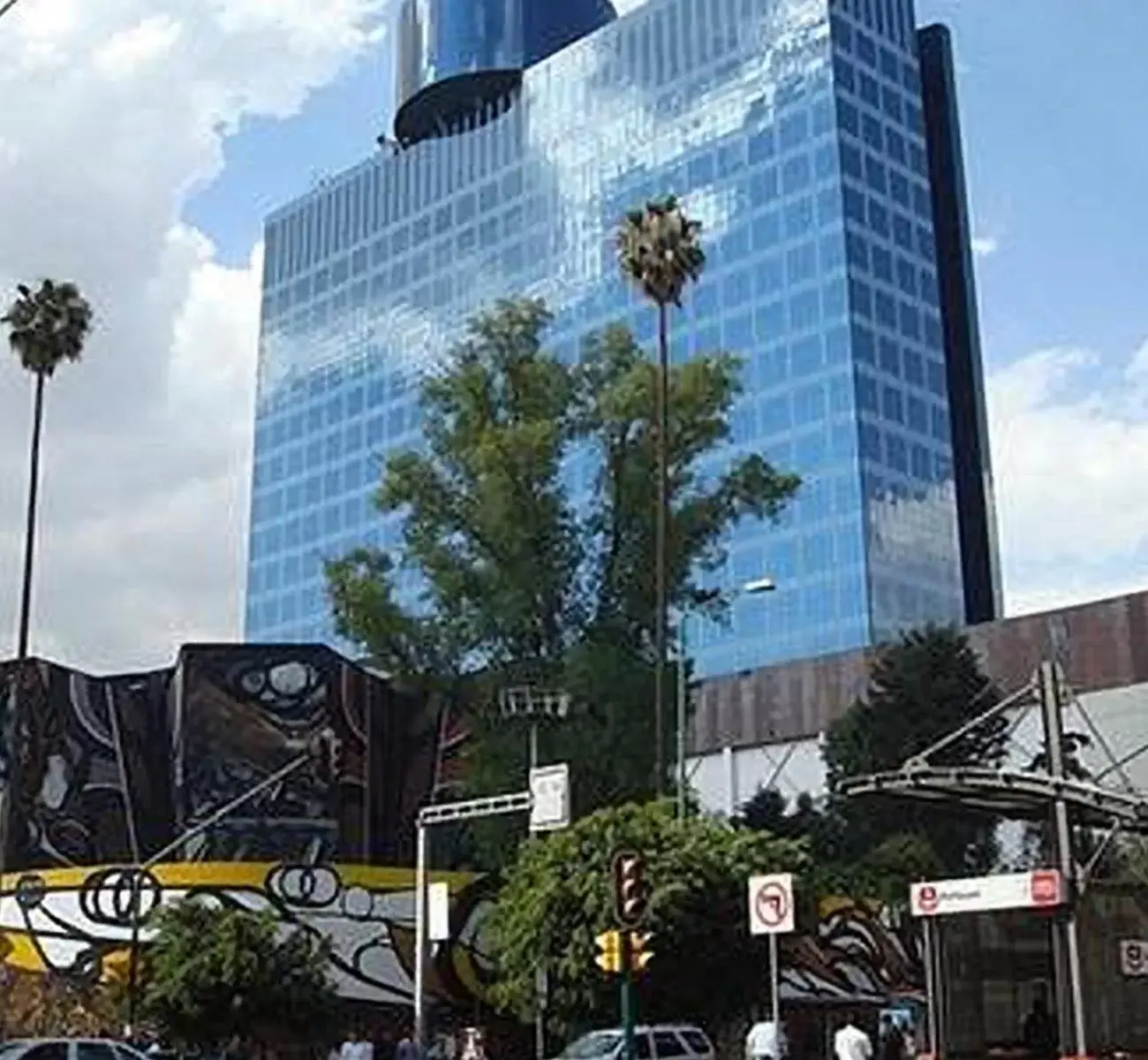 Nearby landmark, Property Building in Hotel Beverly