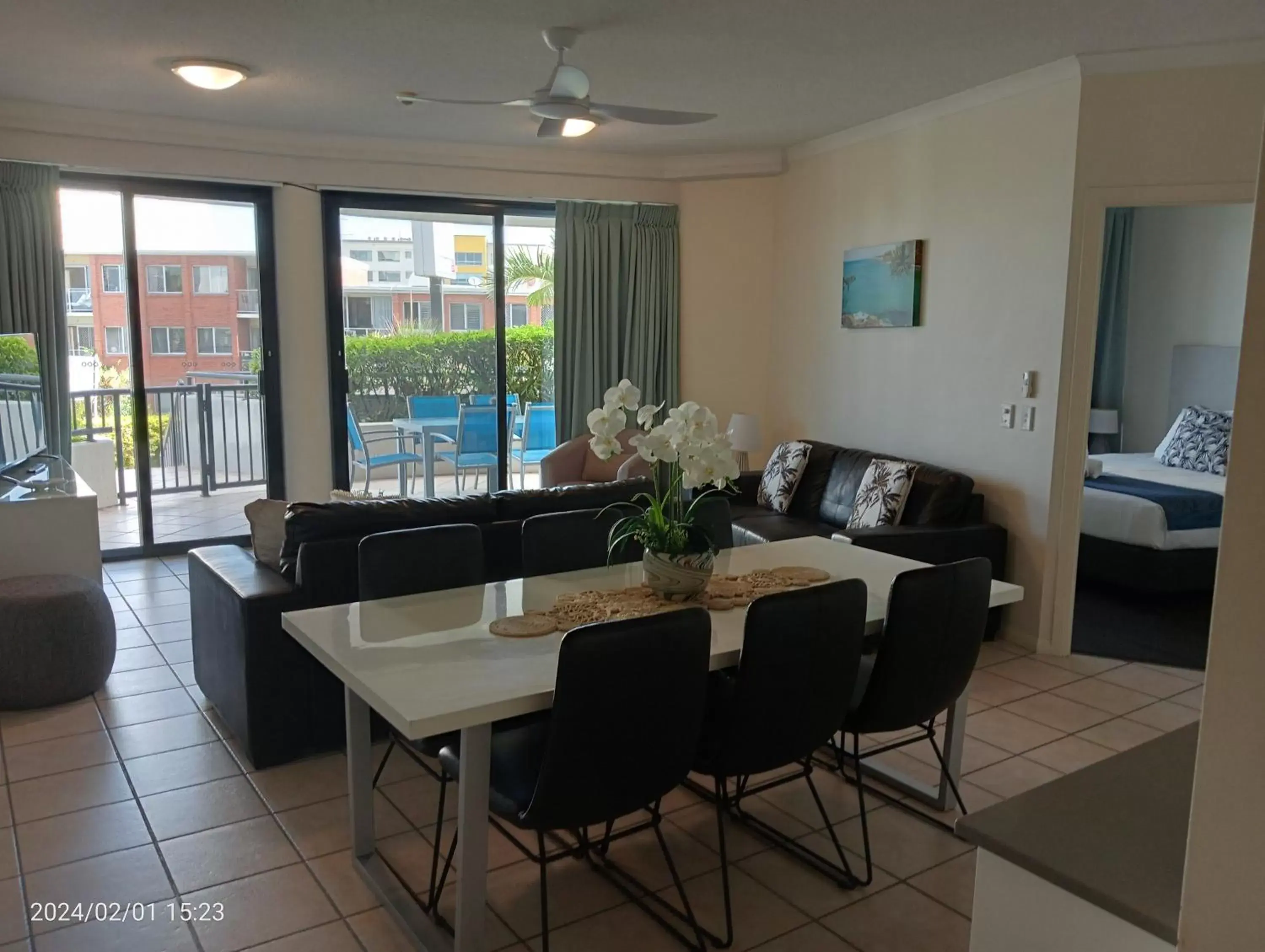 Dining Area in Alexandra on the Pacific