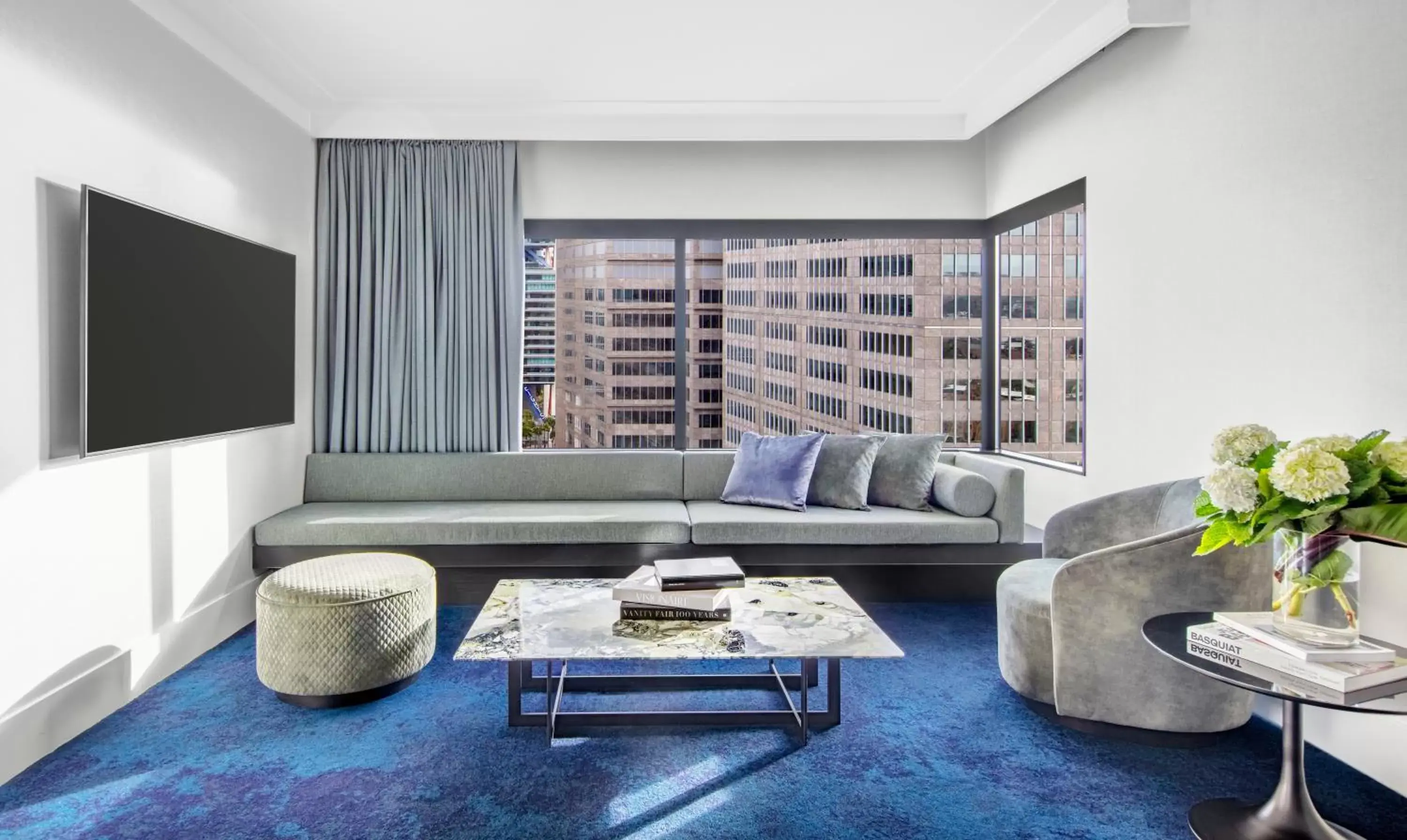 Communal lounge/ TV room, Seating Area in InterContinental Sydney, an IHG Hotel