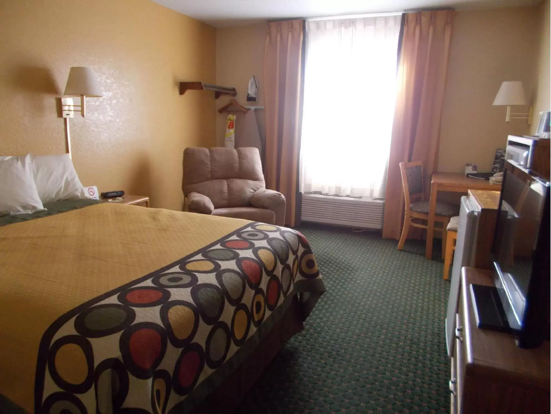 Queen Room - Non-Smoking in Super 8 by Wyndham Alexandria MN