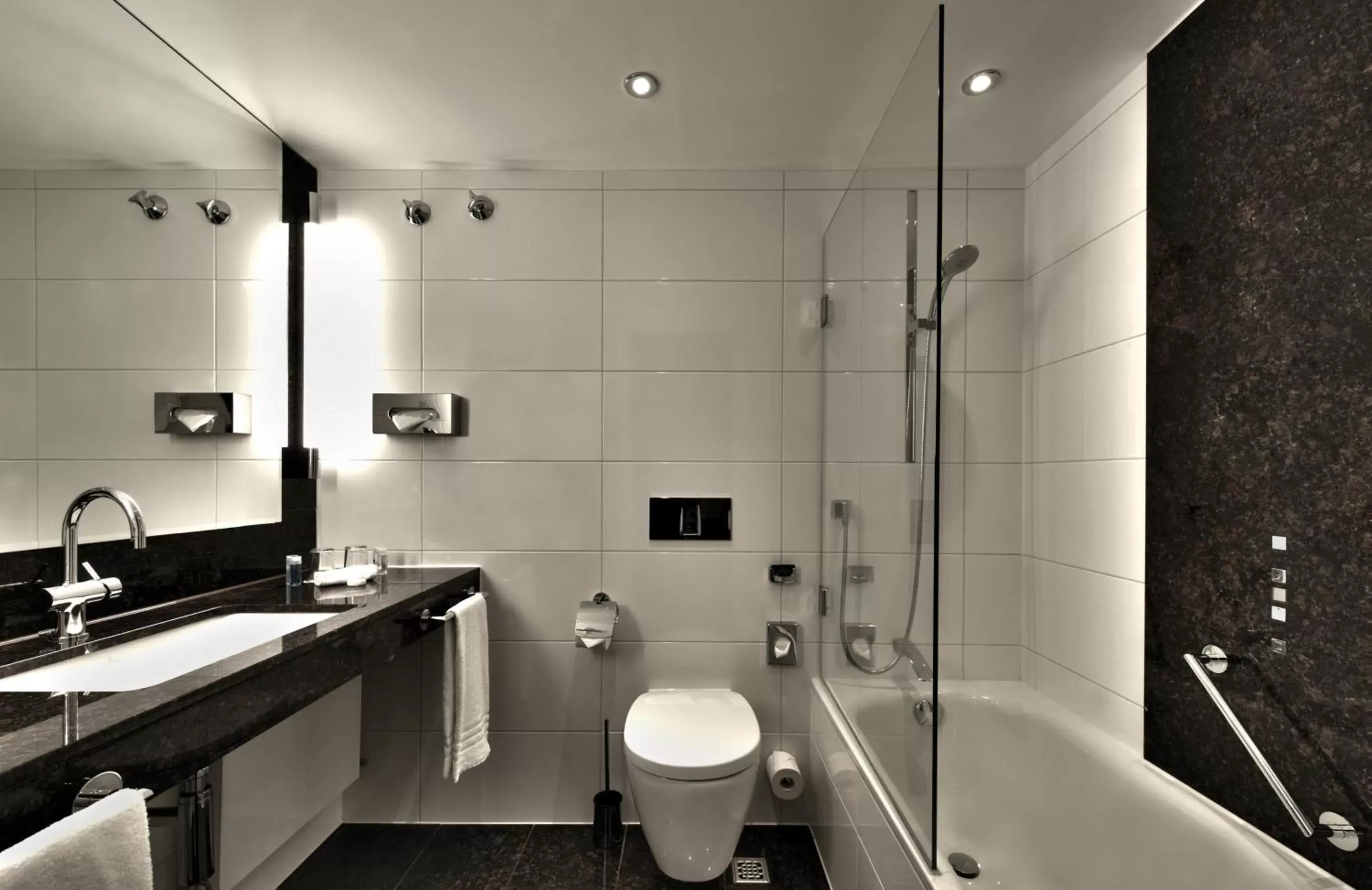Toilet, Bathroom in Maritim Hotel Köln