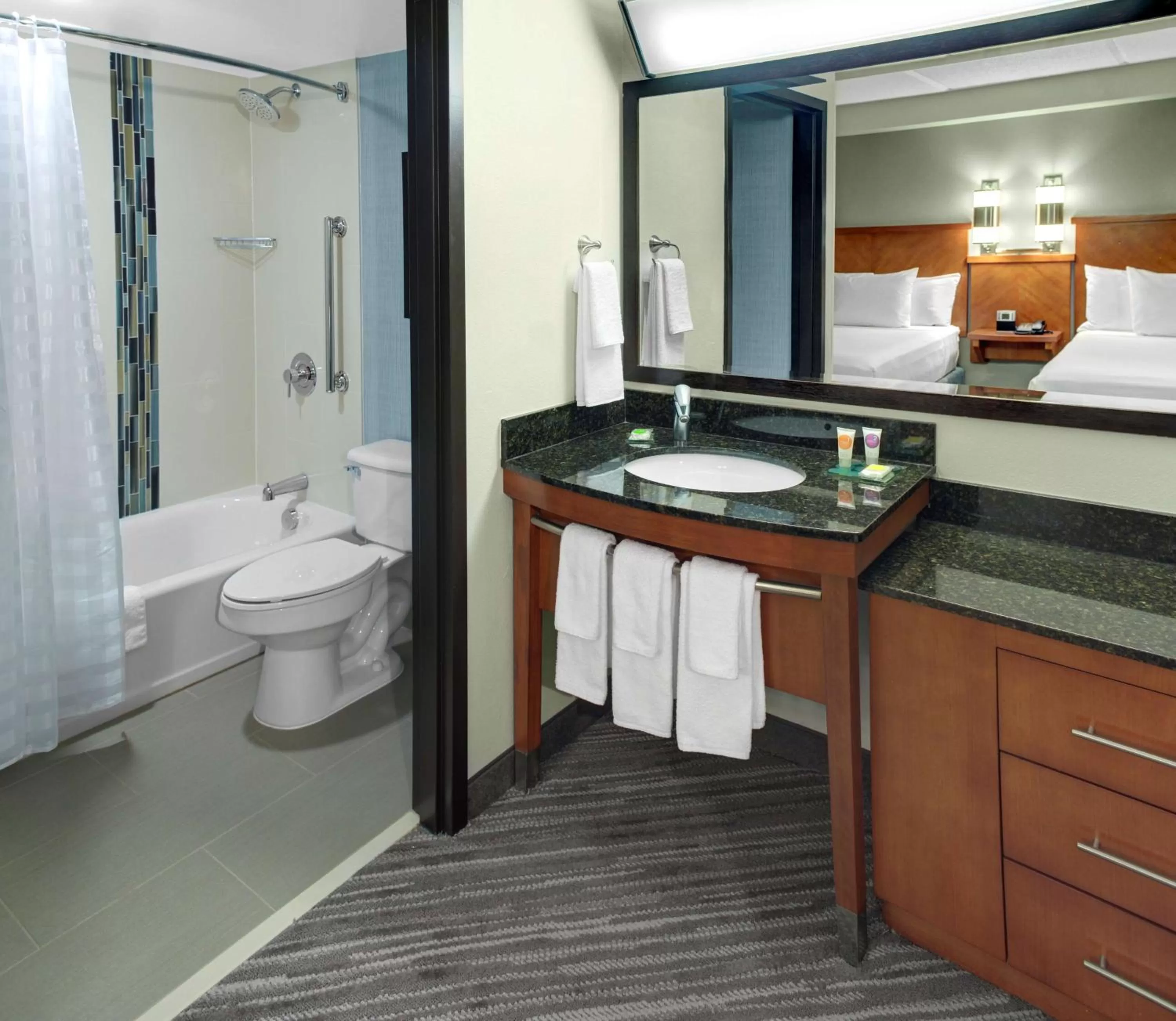 Bathroom in Hyatt Place Chicago/Itasca