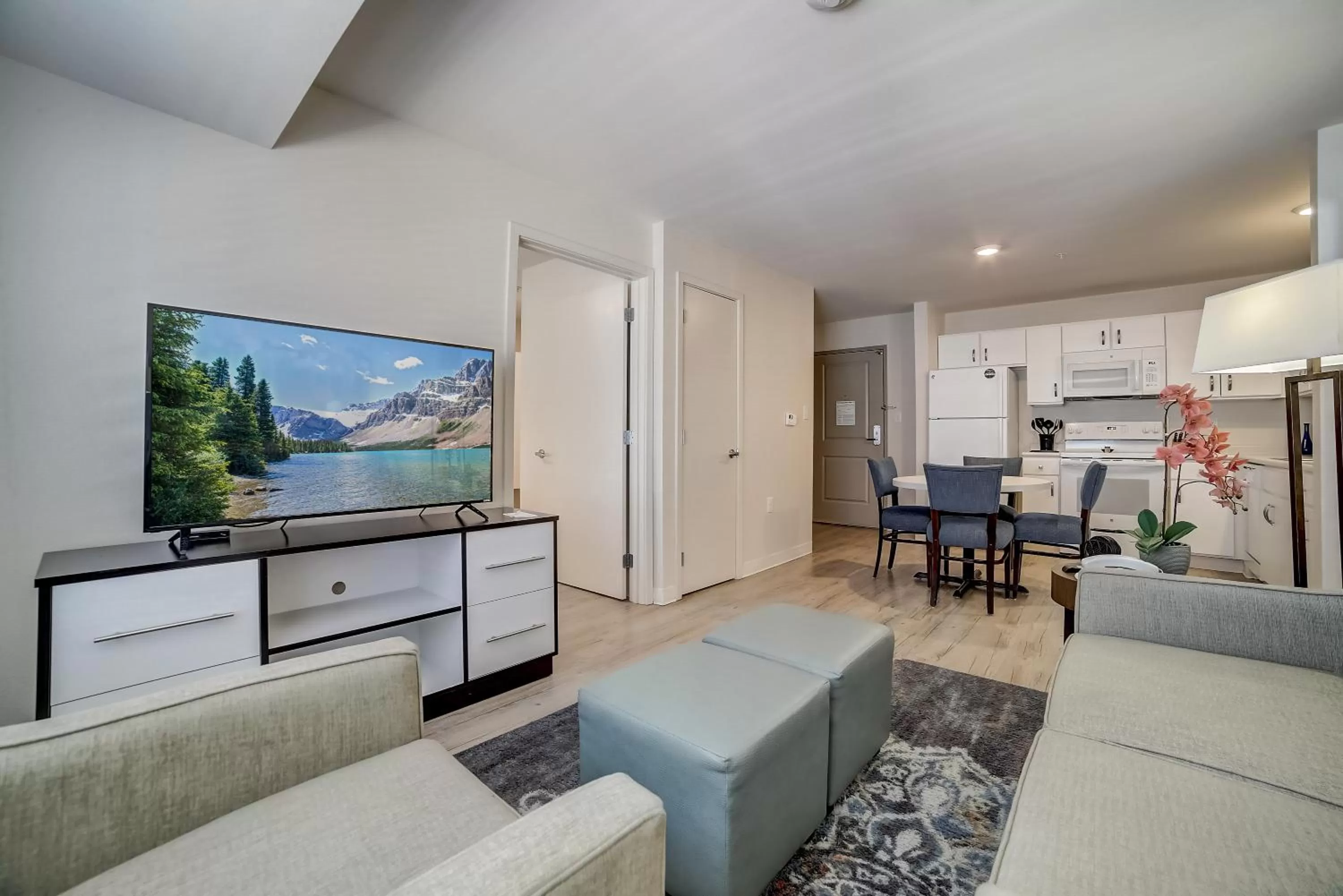 TV and multimedia, Seating Area in WaterWalk San Antonio at The Rim