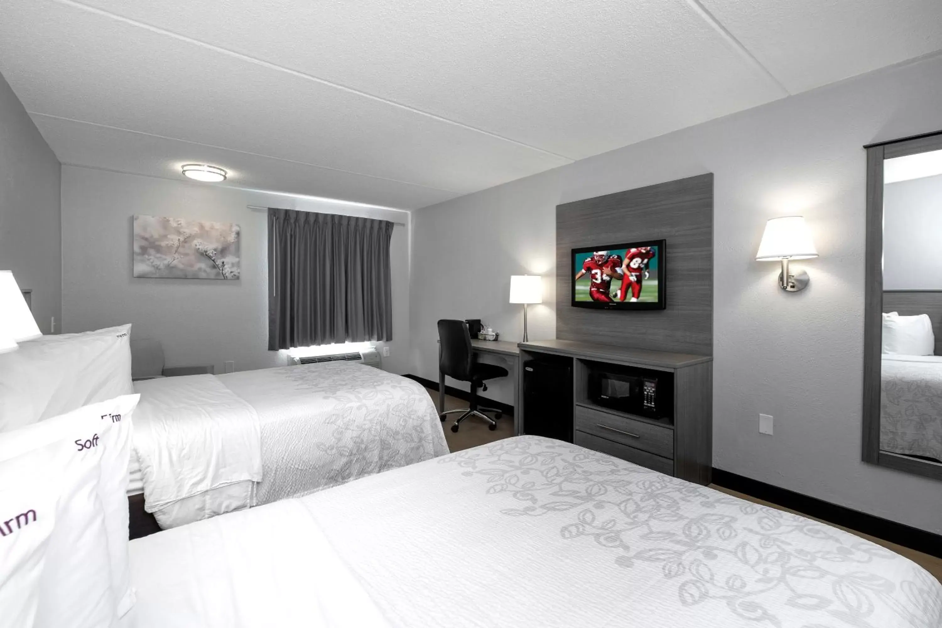 Photo of the whole room, Bed in Red Roof Inn PLUS Boston - Mansfield - Foxboro Photo of the whole room, Bed in Red Roof Inn PLUS Boston - Mansfield - Foxboro