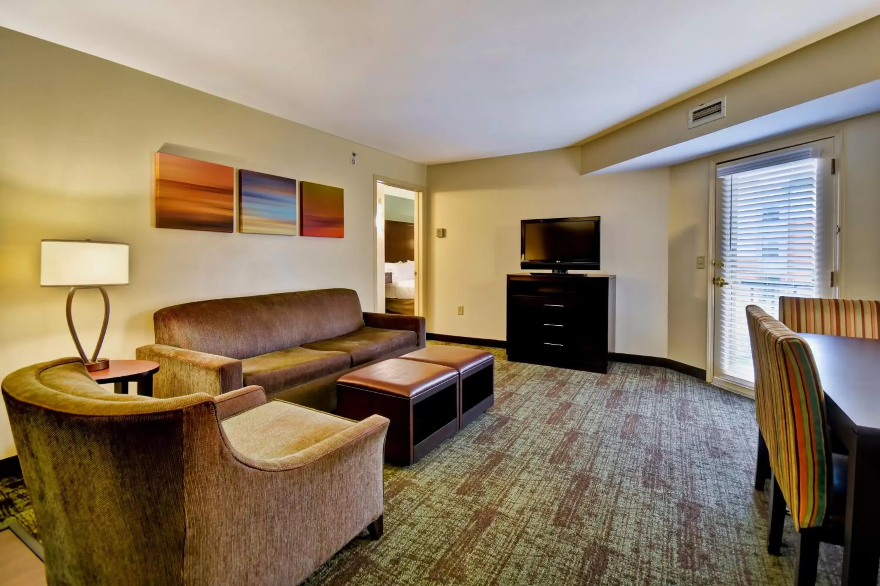 Photo of the whole room, Seating Area in Staybridge Suites Middleton/Madison-West, an IHG Hotel