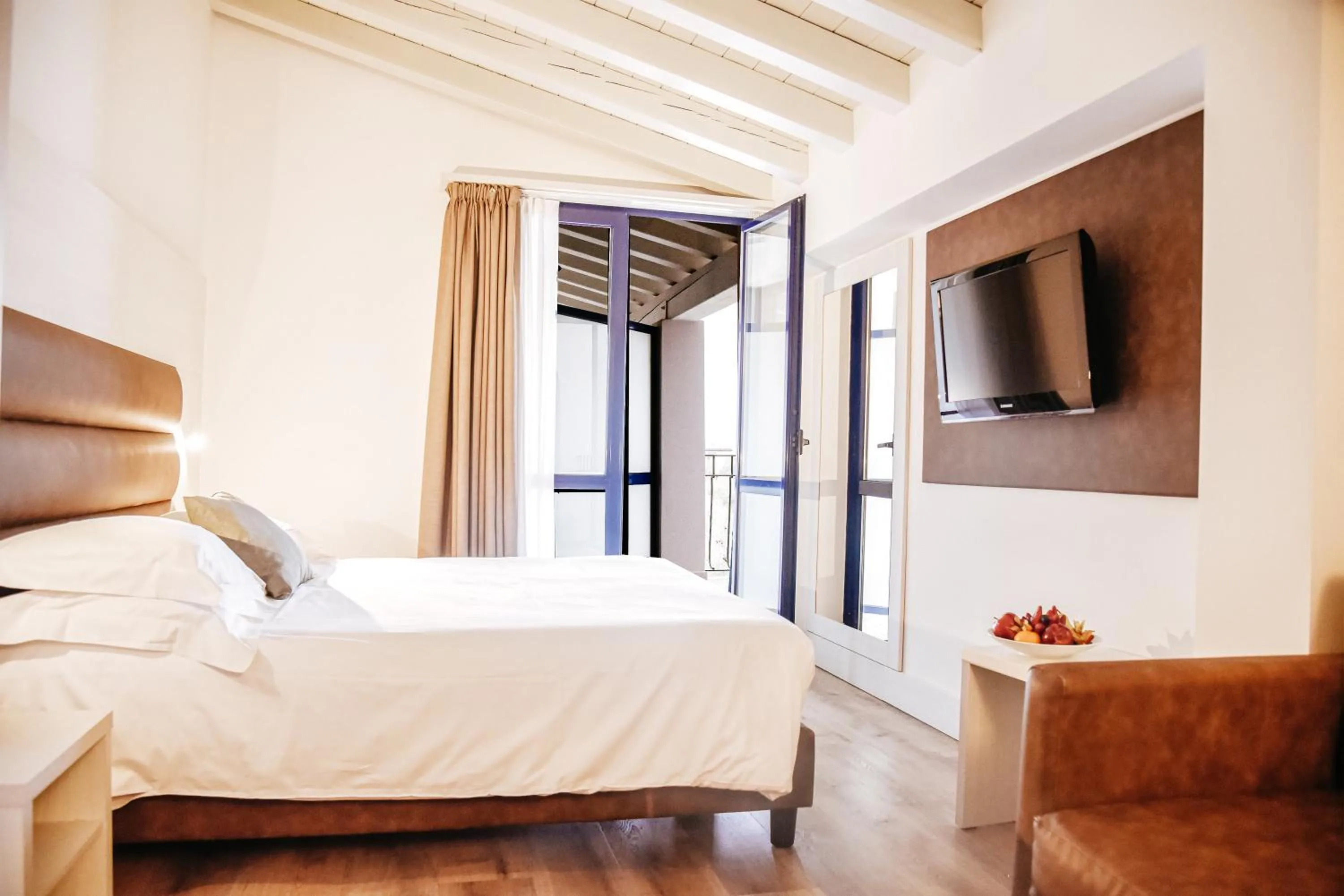 Bedroom, Bed in Bella Hotel & Restaurant with private dock for mooring boats