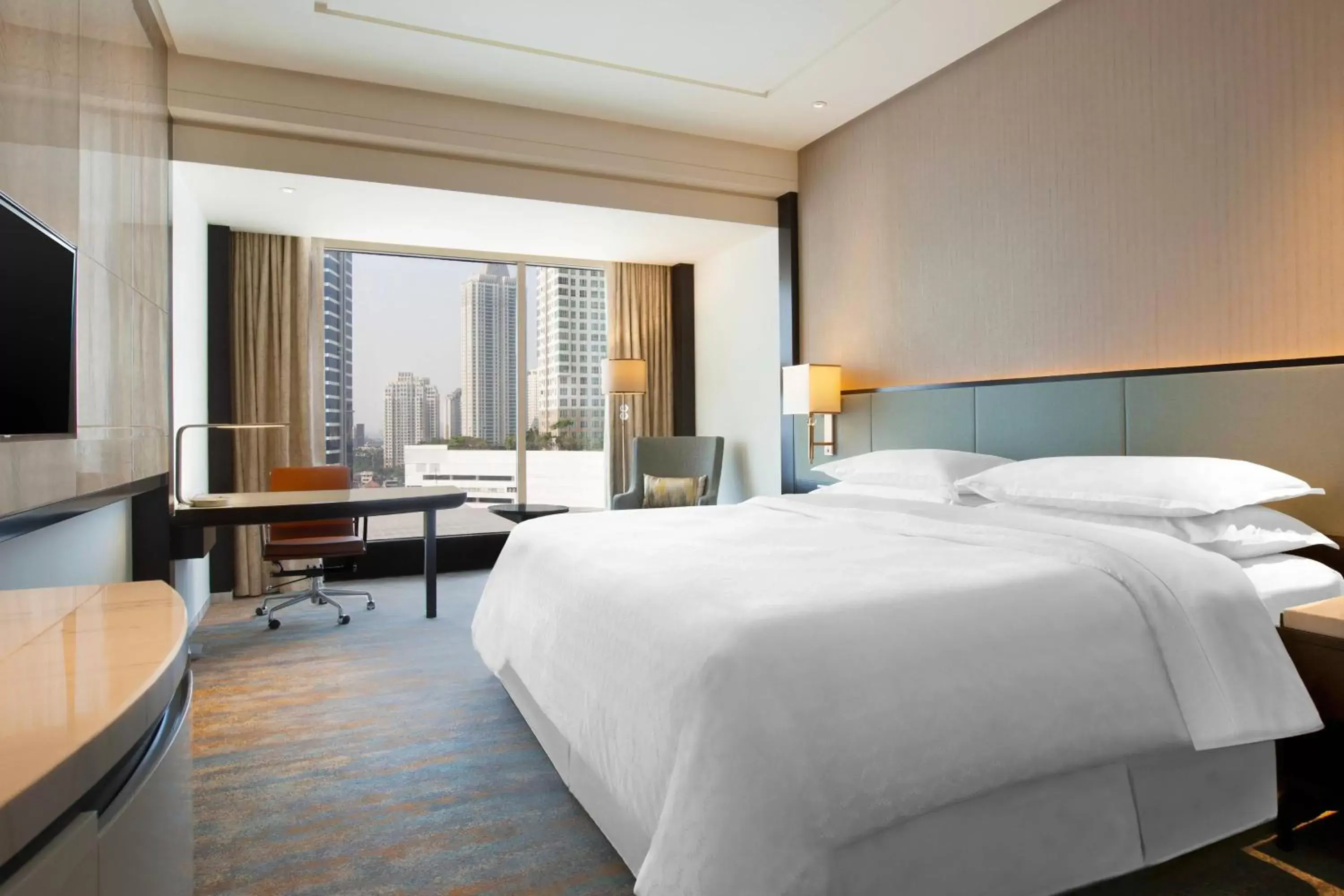 Photo of the whole room, Bed in Sheraton Grand Jakarta Gandaria City Hotel