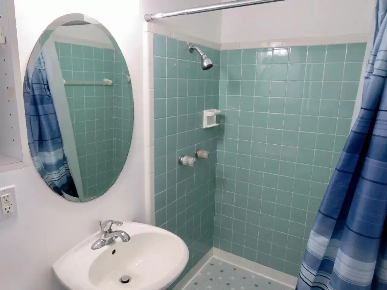 Bathroom in Saltaire Cottages