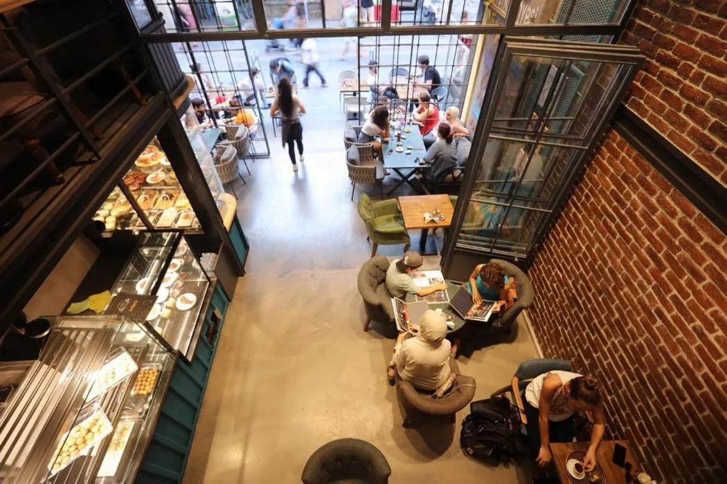 Restaurant/places to eat in Red Stone Hotel