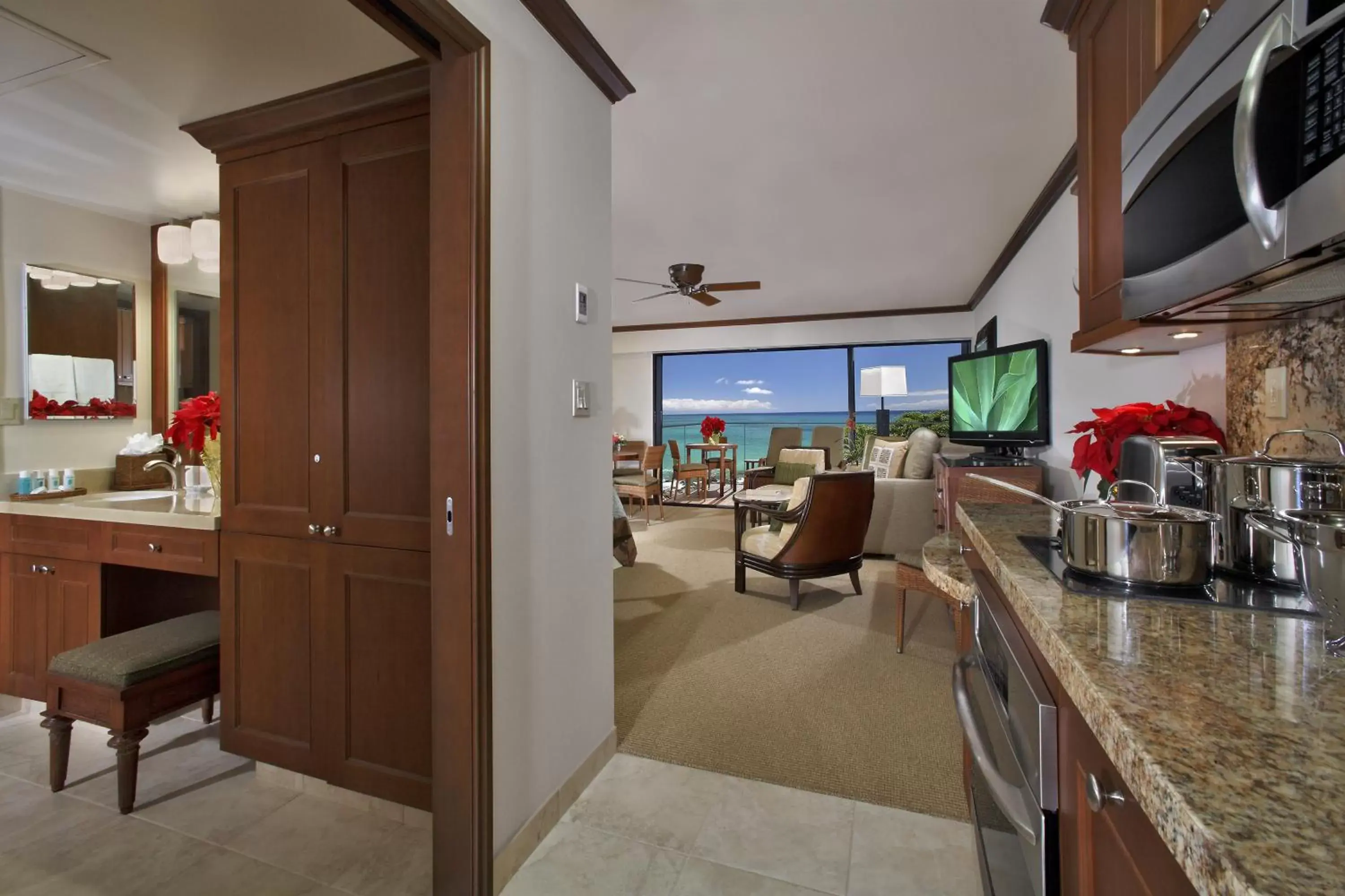 Living room in Napili Kai Beach Resort