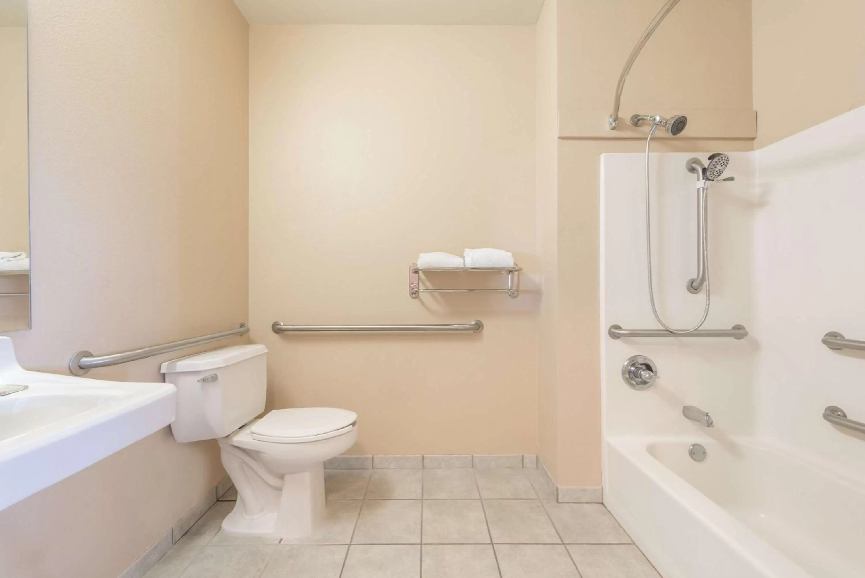 King Room with Roll-In Shower - Mobility/Hearing Accessible - Non-Smoking in Super 8 by Wyndham Fort Worth Stockyards