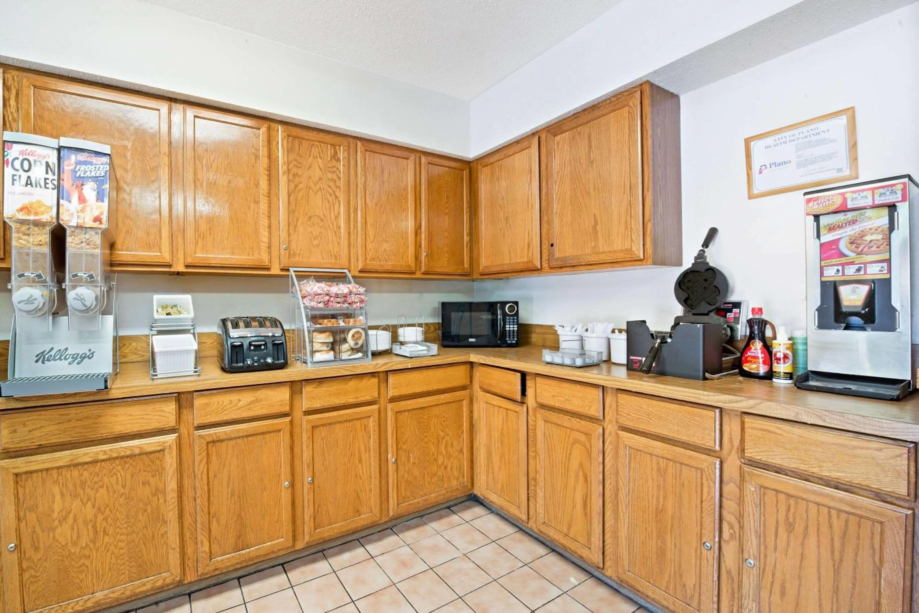 Restaurant/places to eat in Super 8 by Wyndham Plano/Dallas Area