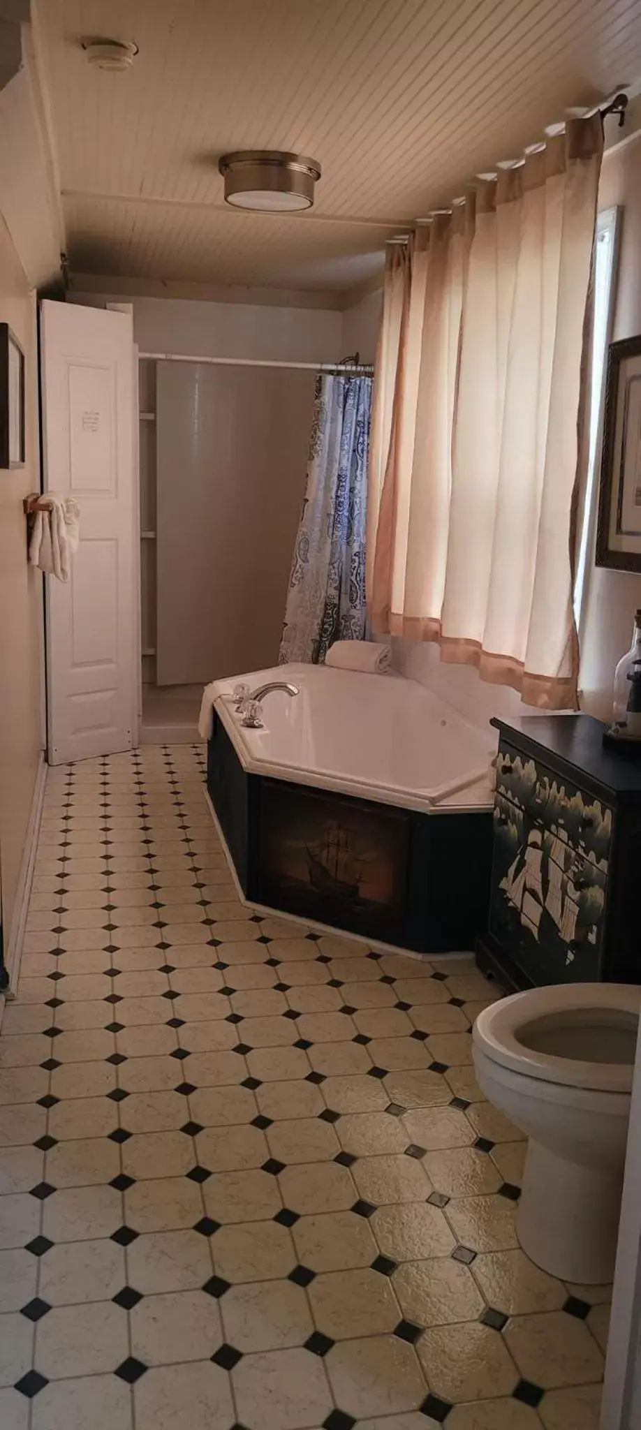 Bathroom in Tybee Island Inn Bed & Breakfast