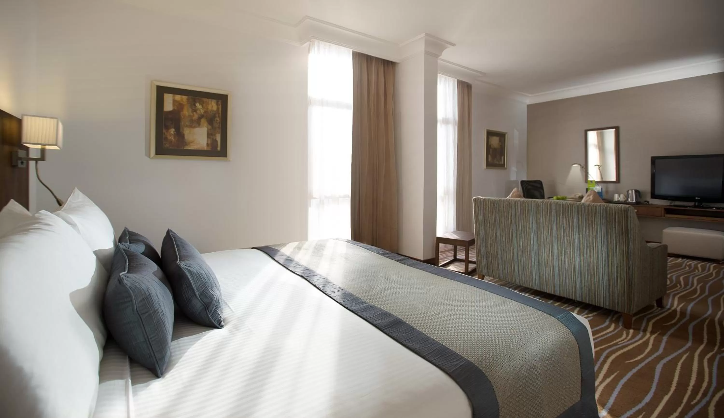 Photo of the whole room, Bed in Copthorne Downtown by Millennium