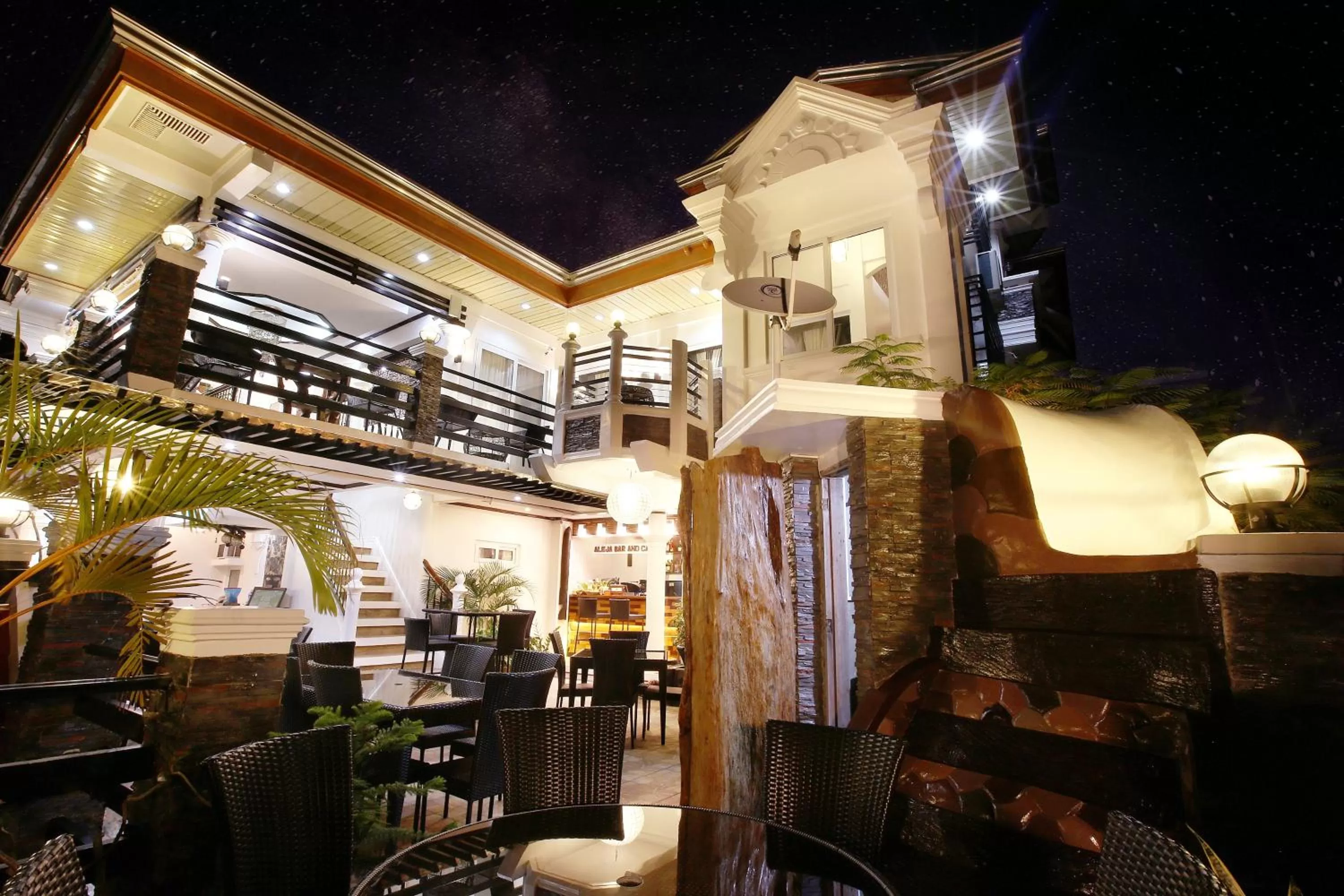 Facade/entrance in Coron Bancuang Mansion