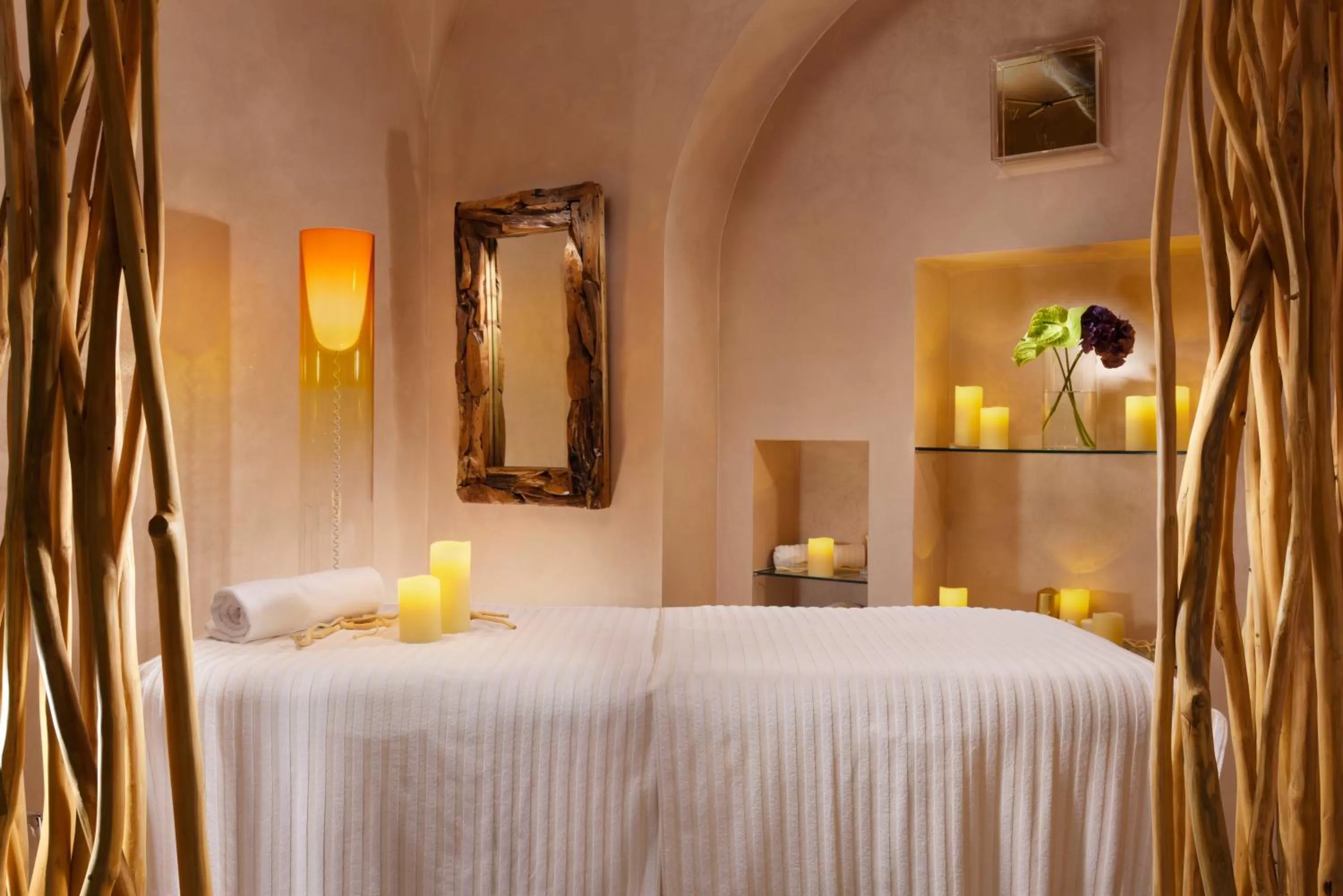 Massage, Bed in Leon's Place Hotel In Rome