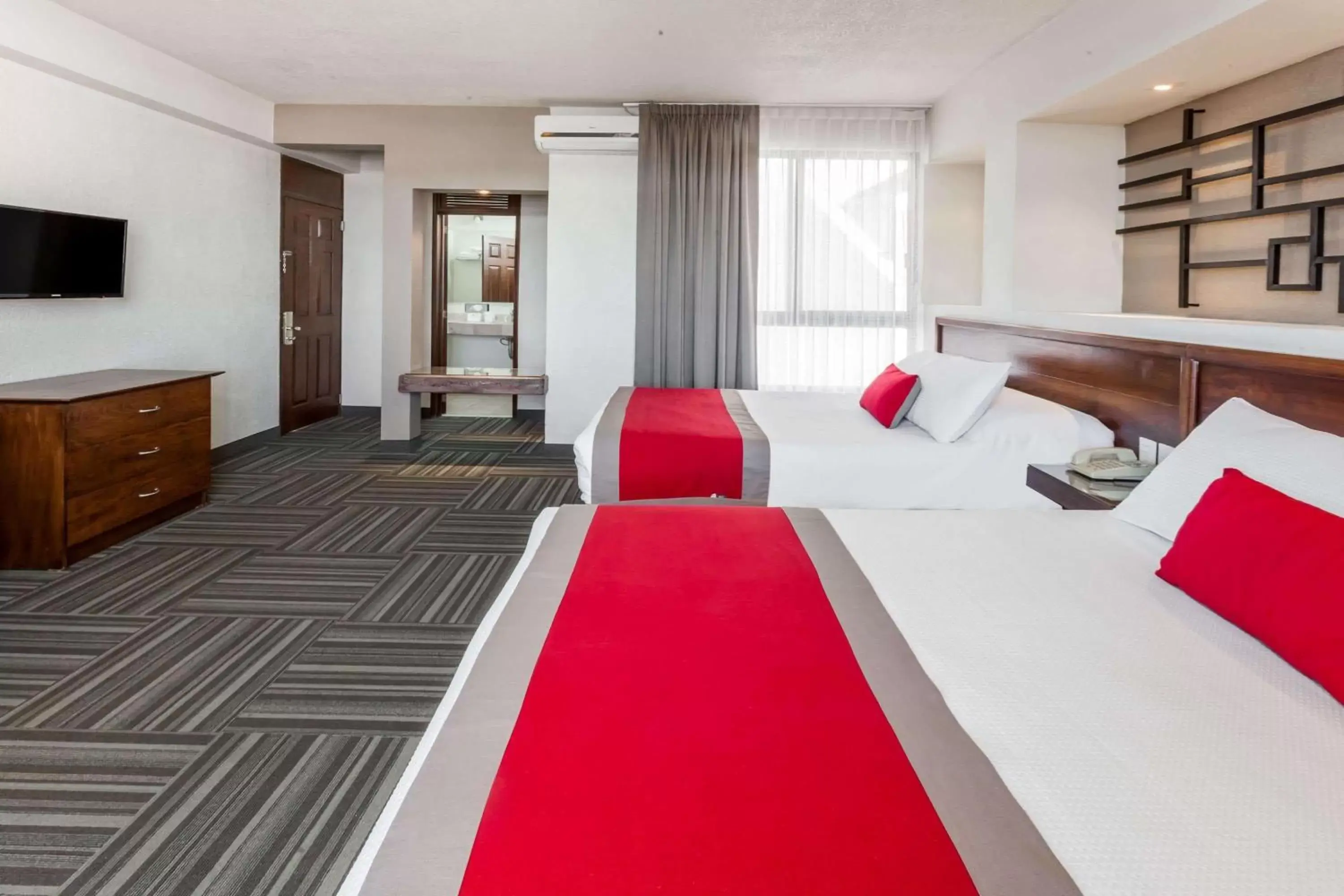 Photo of the whole room, Bed in Ramada Plaza by Wyndham Leon