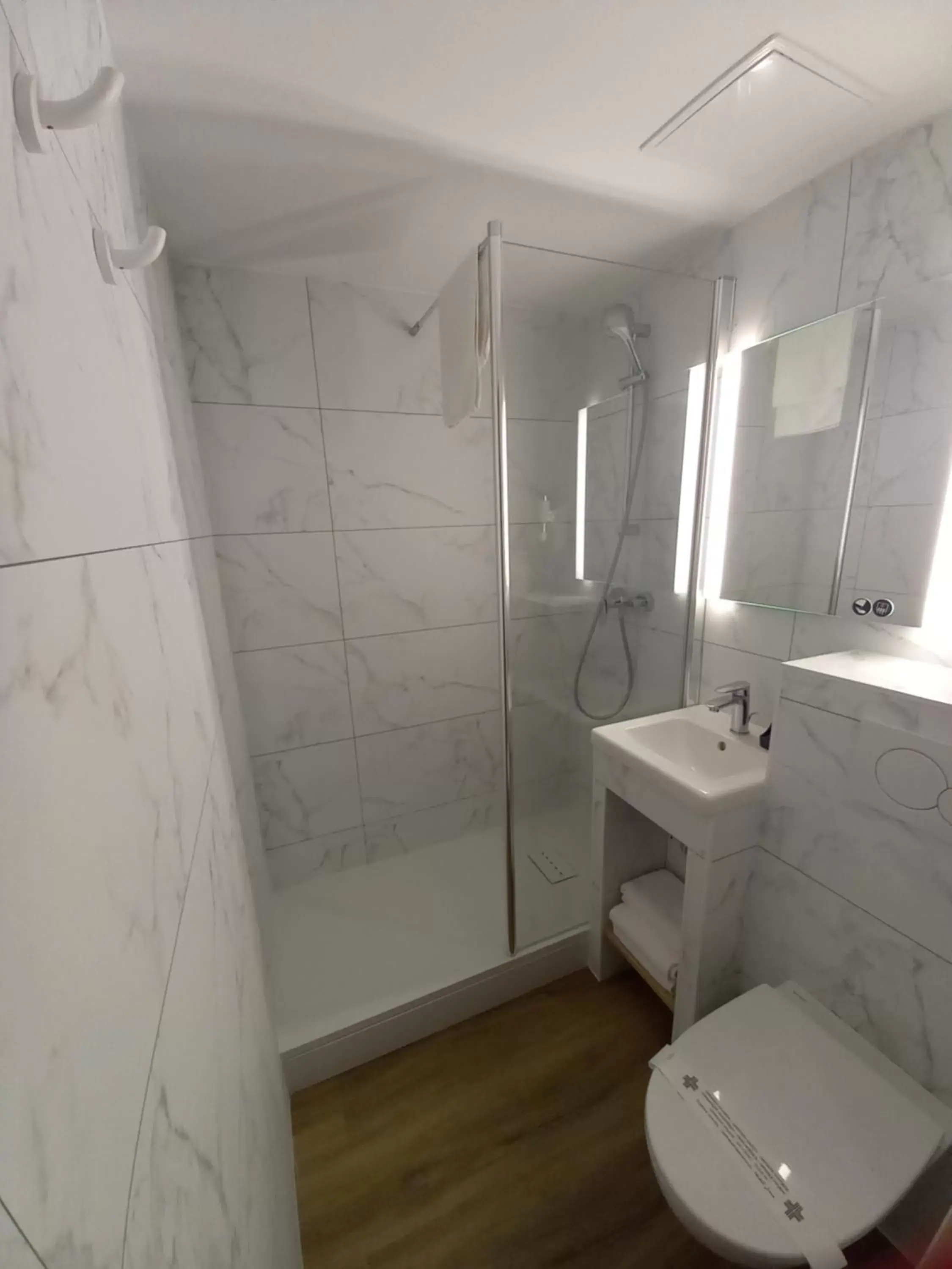 Shower, Bathroom in Kyriad Nîmes Ouest A9