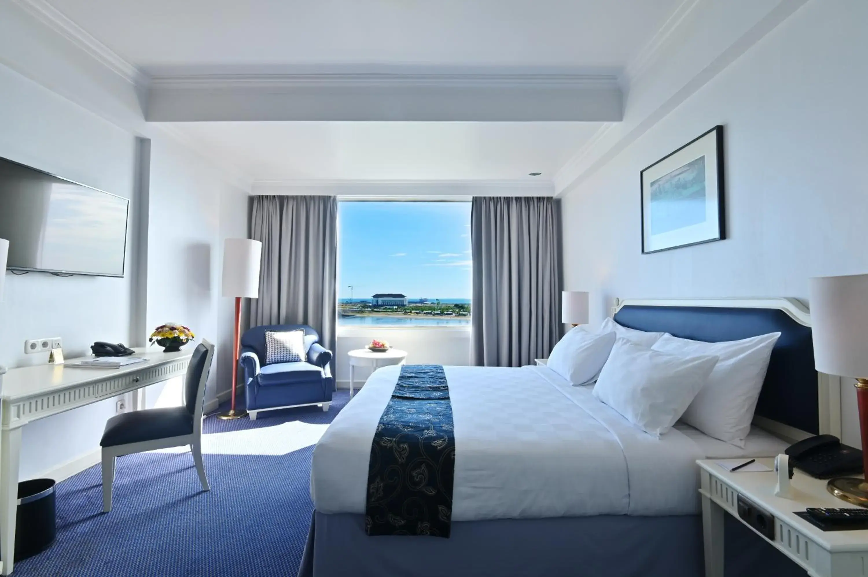 Photo of the whole room, Bed in Aryaduta Makassar Photo of the whole room, Bed in Aryaduta Makassar